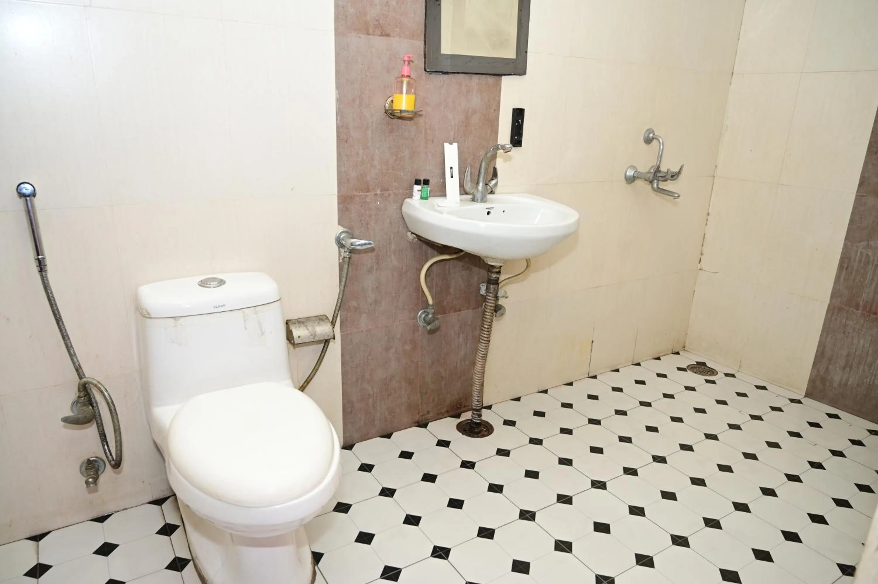 Bathroom in Hotel Krishna Pride