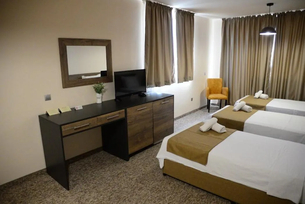 Deluxe Triple Room in City Plaza