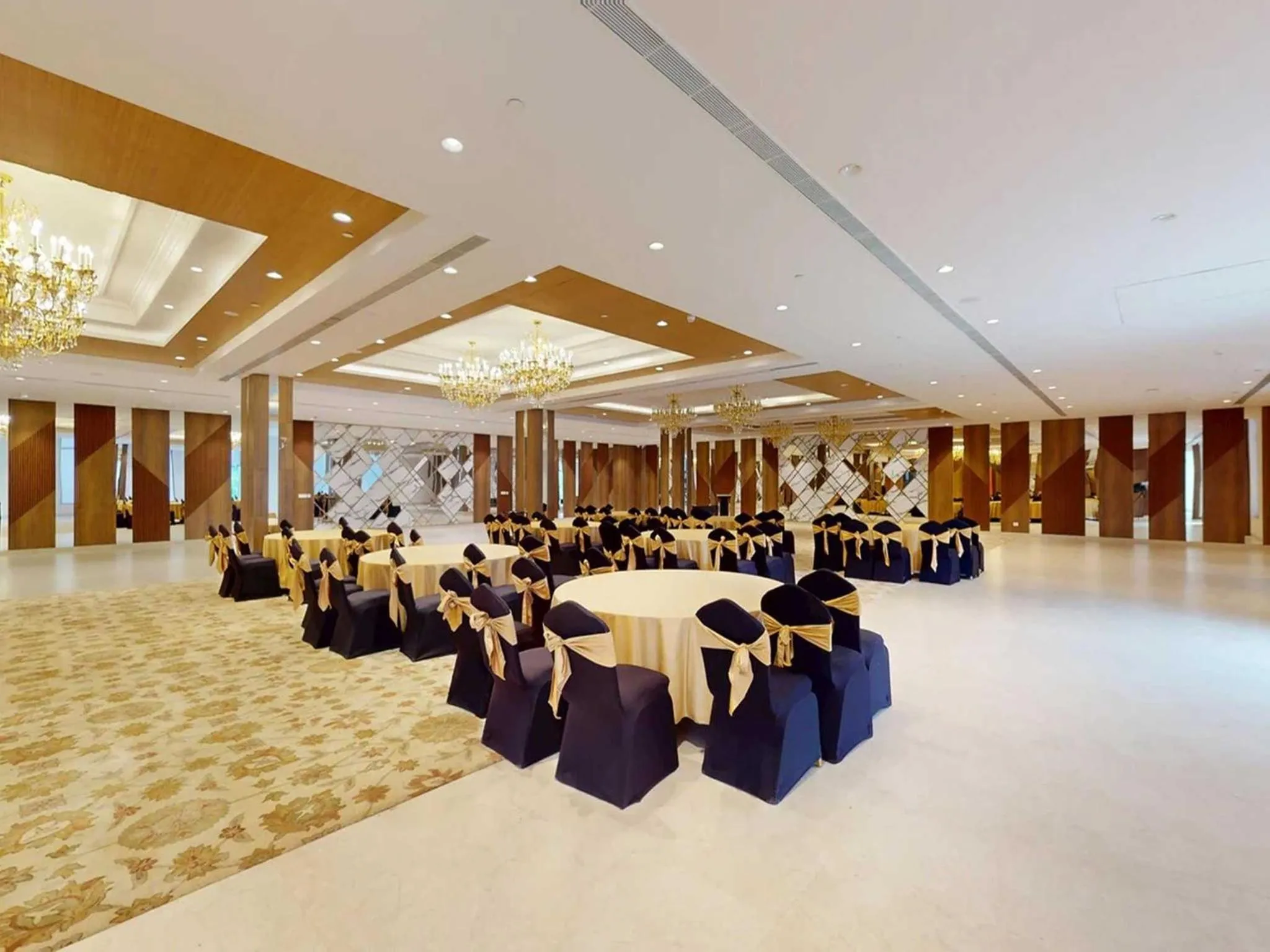 Lobby or reception in Sunday Resort & Spa by CheckIn Manesar Gurugram