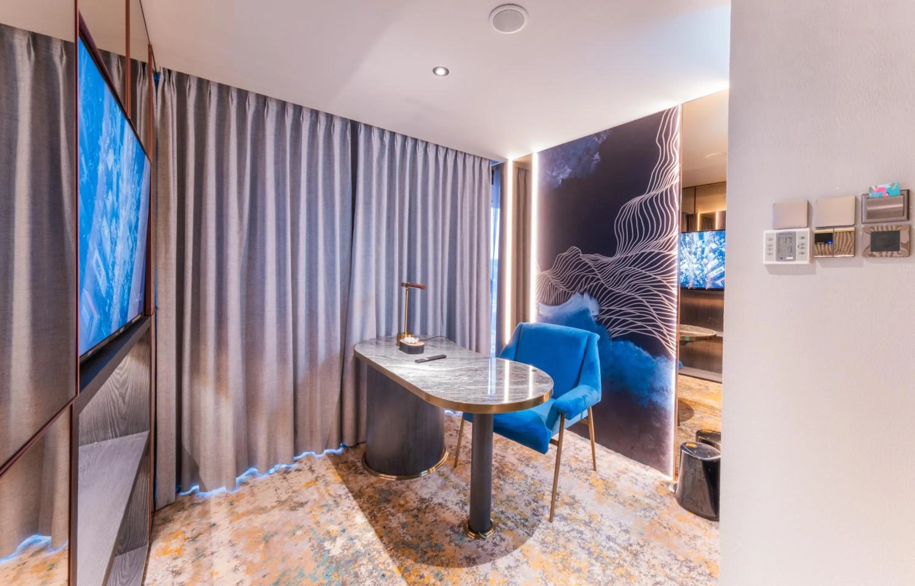 TV and multimedia in The All - Suite Pentacity Hotel Balikpapan