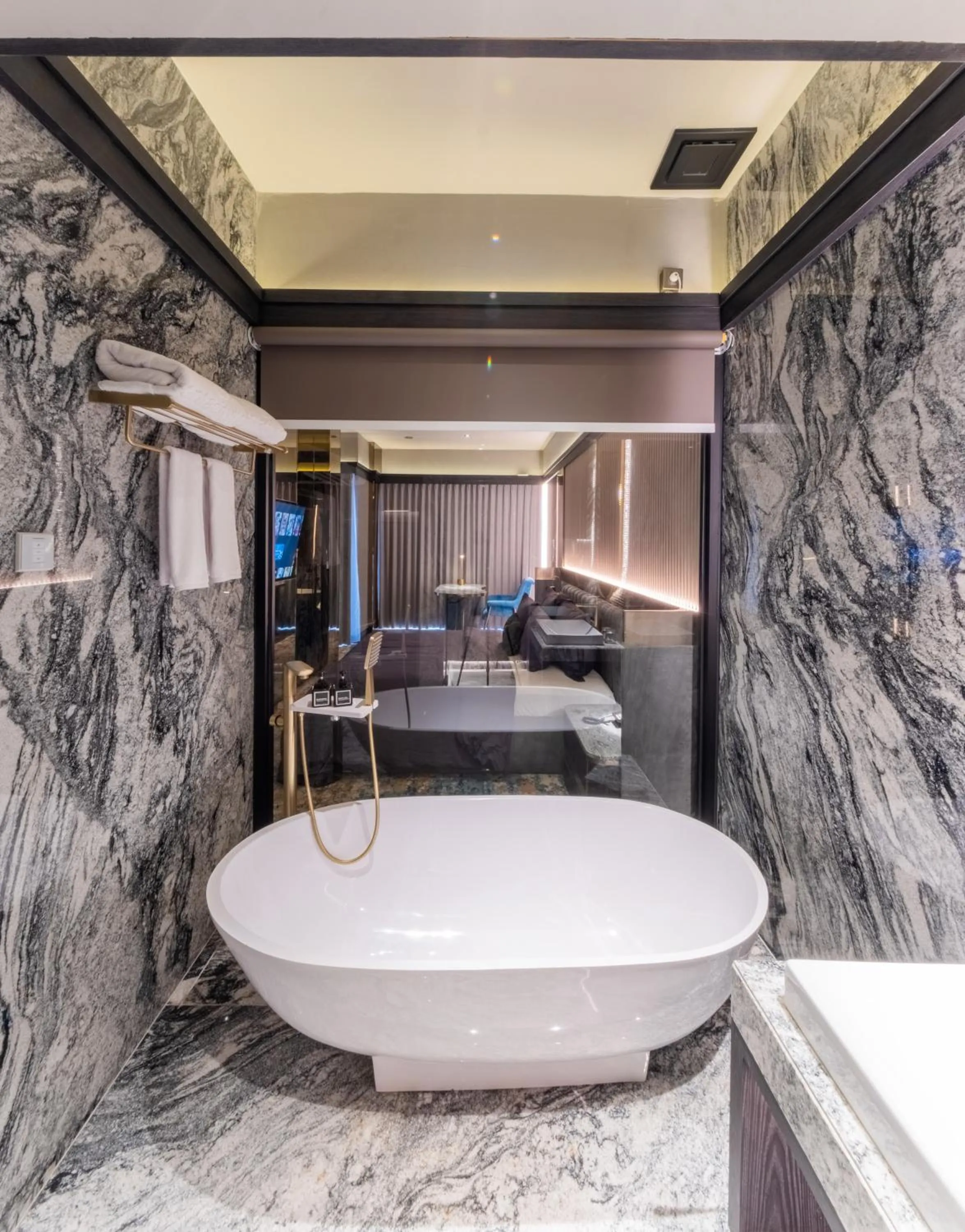 Shower in The All - Suite Pentacity Hotel Balikpapan