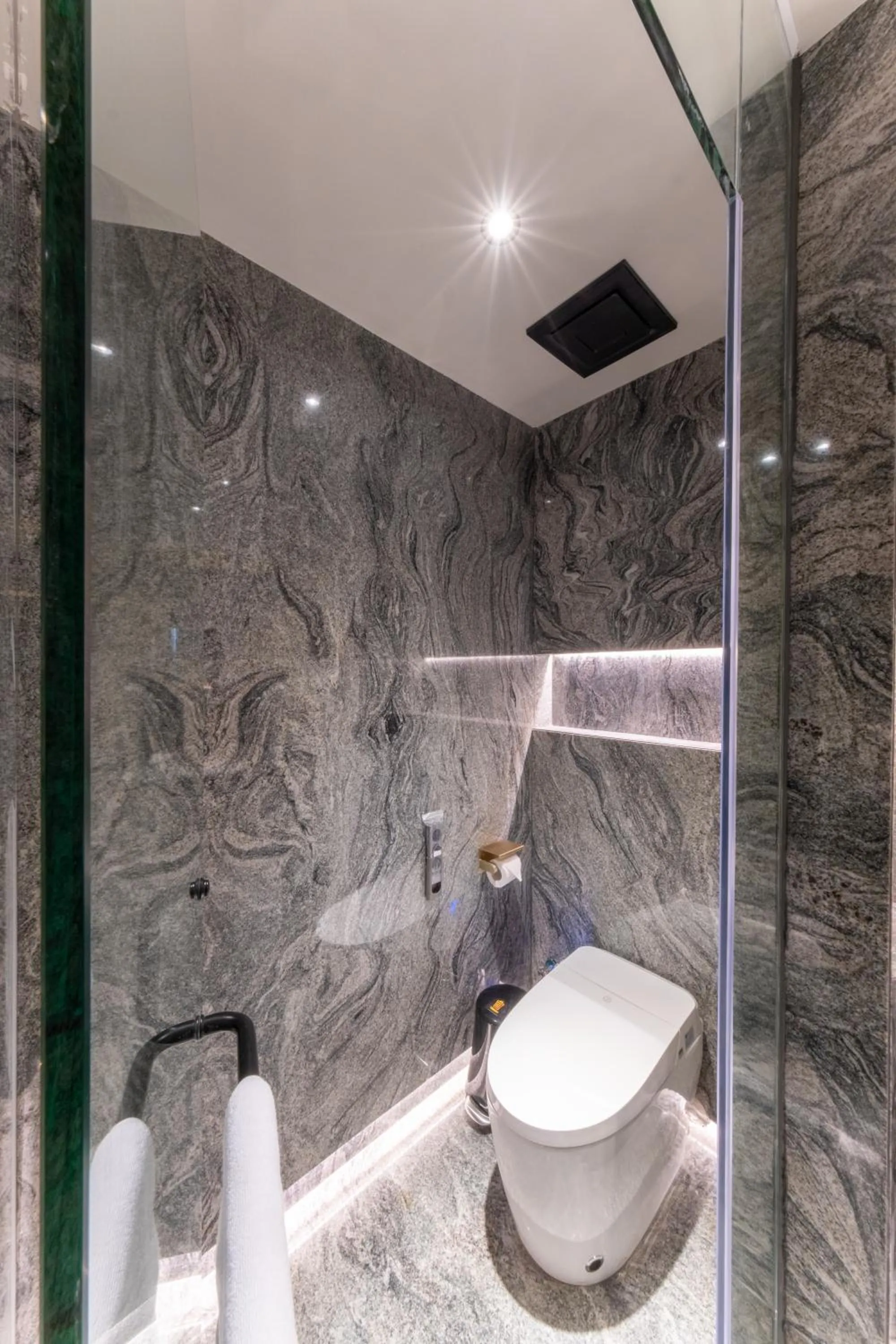 Toilet in The All - Suite Pentacity Hotel Balikpapan