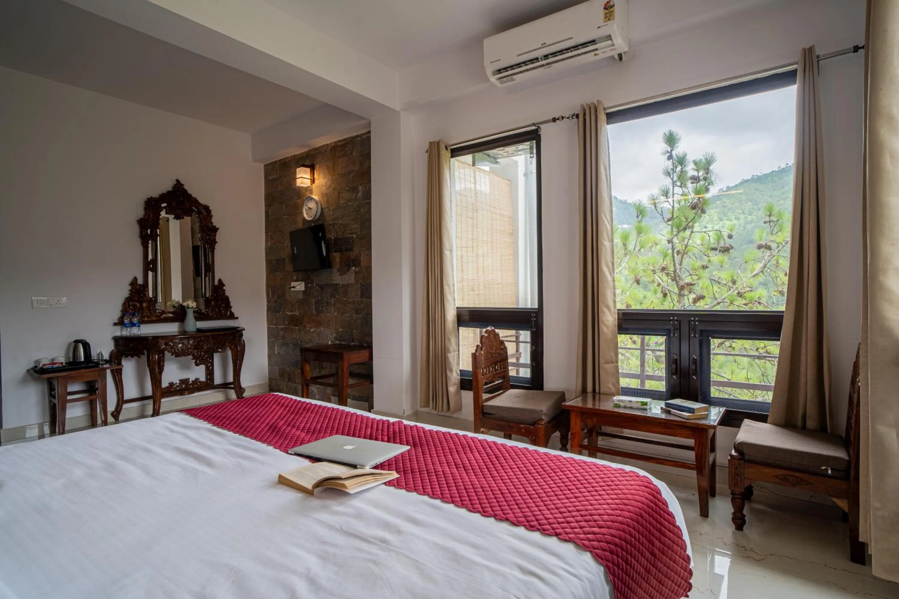 Bedroom, Bed in Captain Resorts