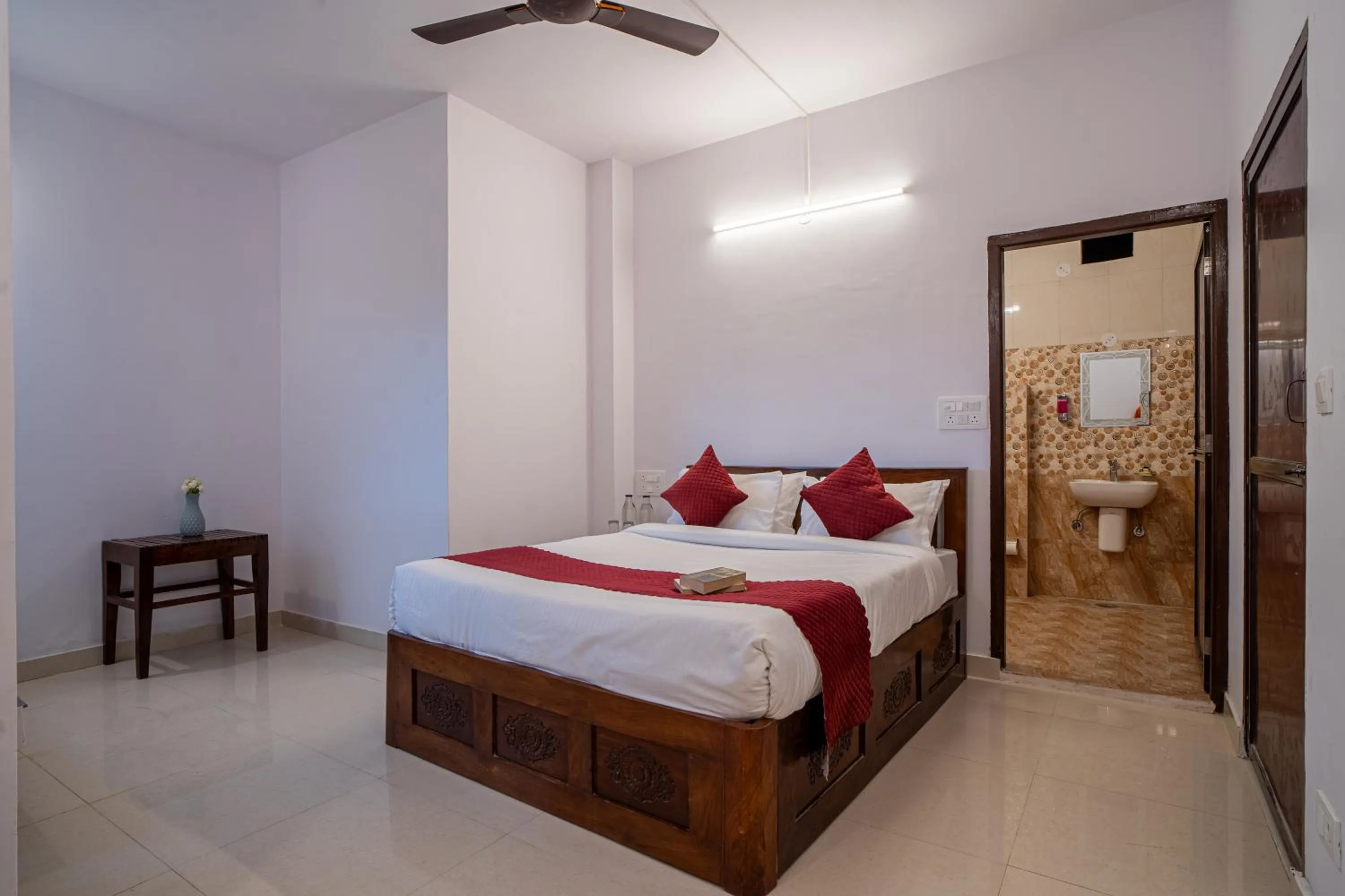 Bedroom, Bed in Captain Resorts