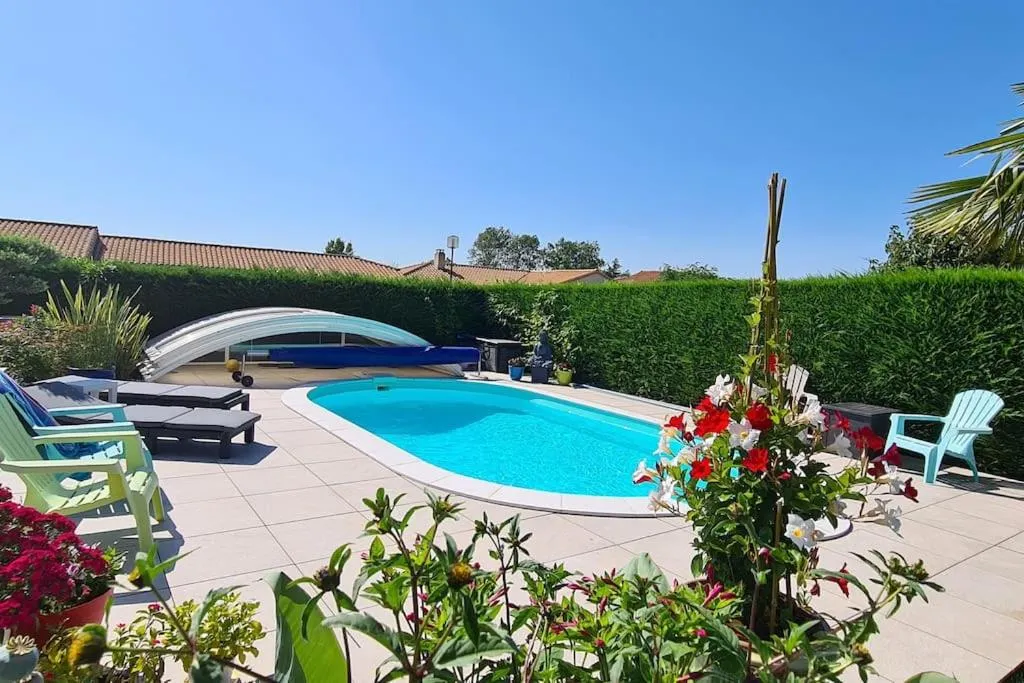 Garden in Le Pavachon gîte familial piscine couverte privée chauffée - Aux portes du Puy duFou