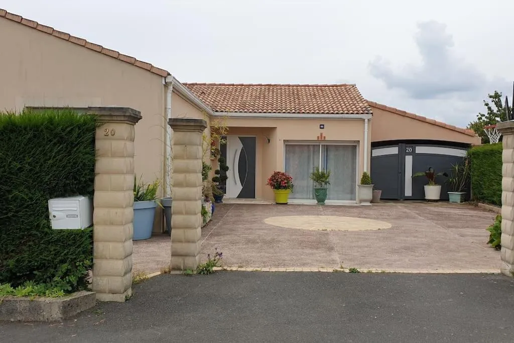 Property building in Le Pavachon gîte familial piscine couverte privée chauffée - Aux portes du Puy duFou
