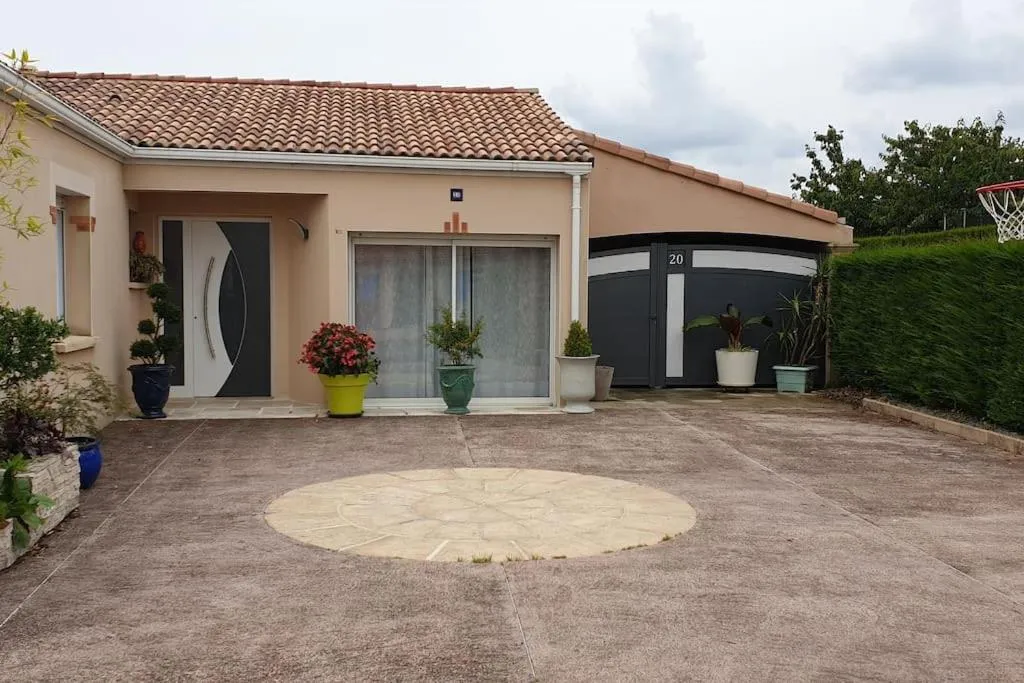 Property building in Le Pavachon gîte familial piscine couverte privée chauffée - Aux portes du Puy duFou
