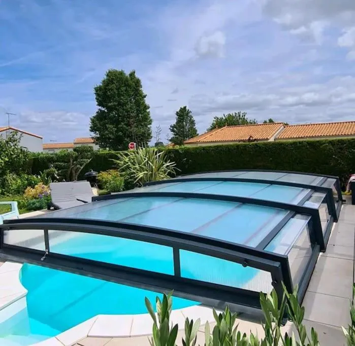 Le Pavachon gîte familial piscine couverte privée chauffée - Aux portes du Puy duFou