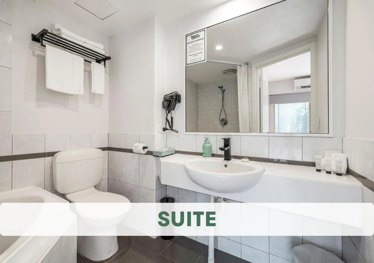 Shower in The Swan Valley Hotel