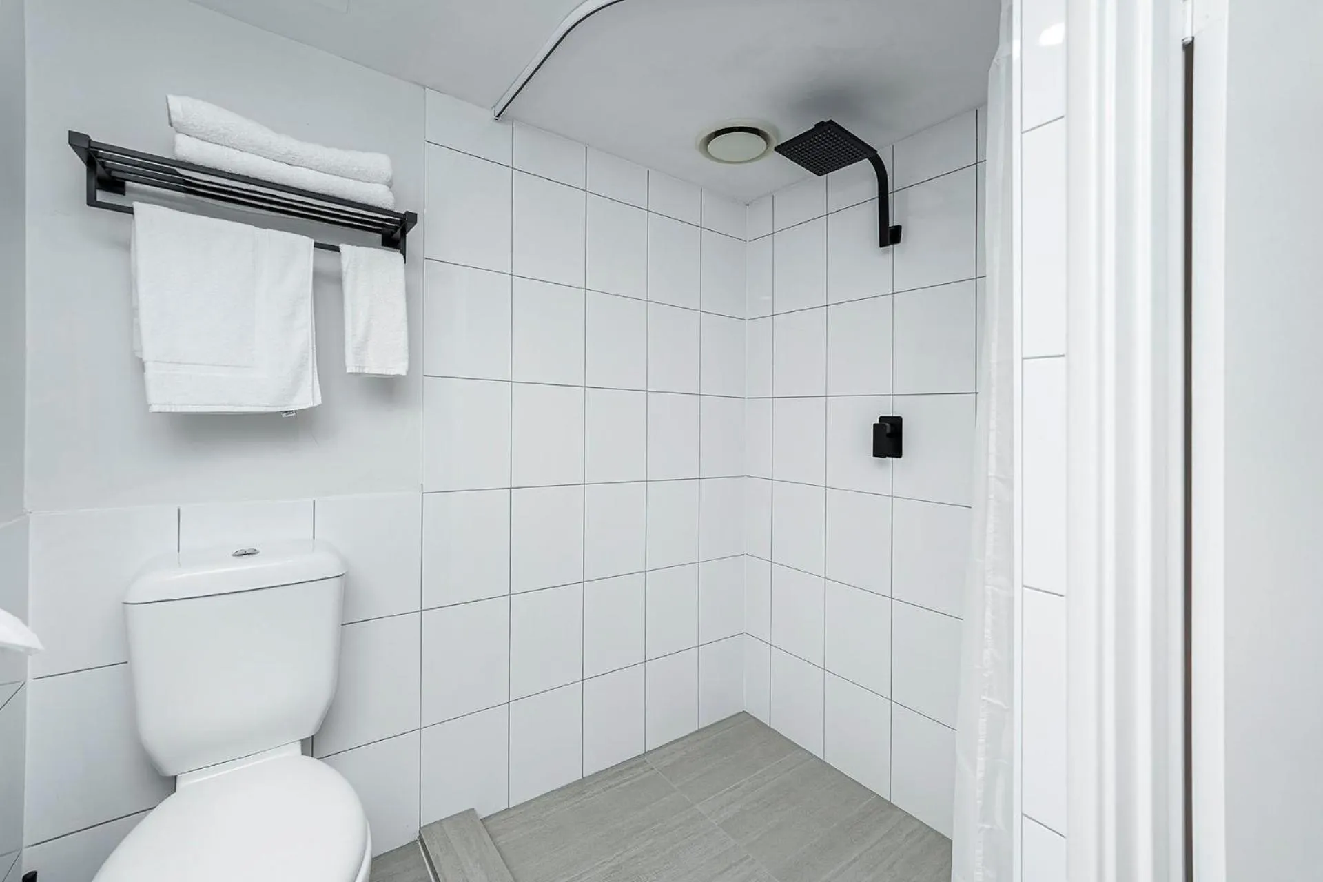 Shower in The Swan Valley Hotel