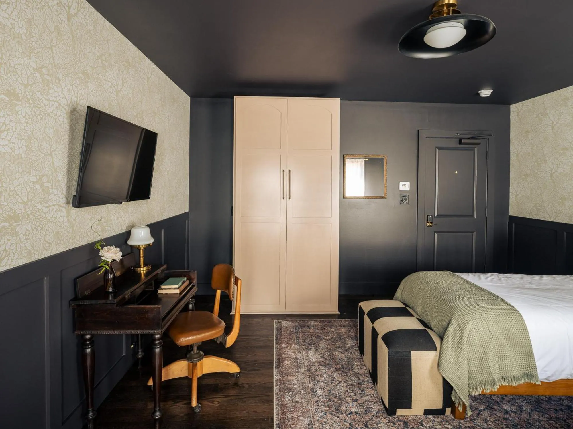 Bed in The Madison Hotel