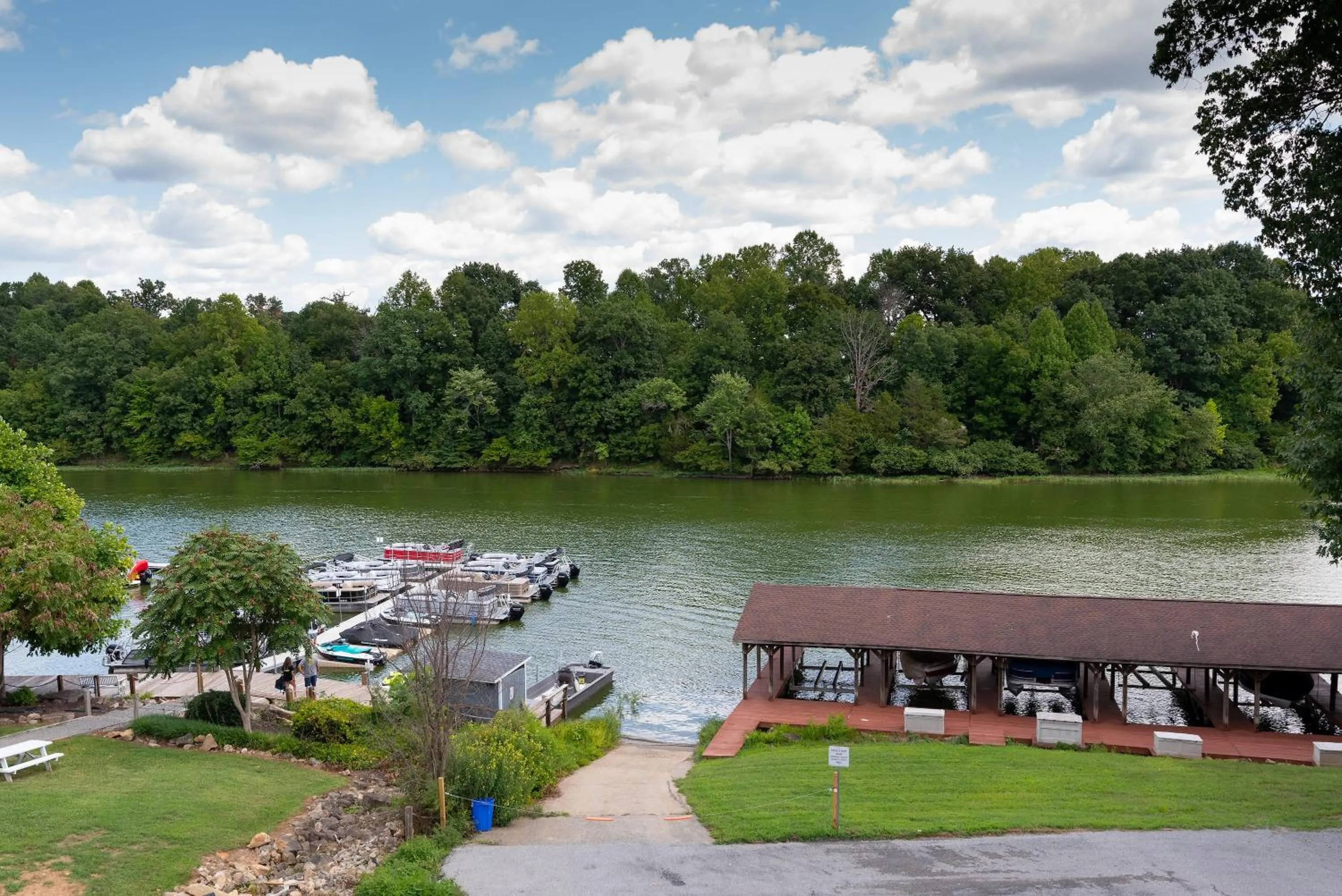 Double Room with Lake View (Self Check-in with Virtual Front Desk) in Boardwalk Hotel On Lake Anna By Kasa