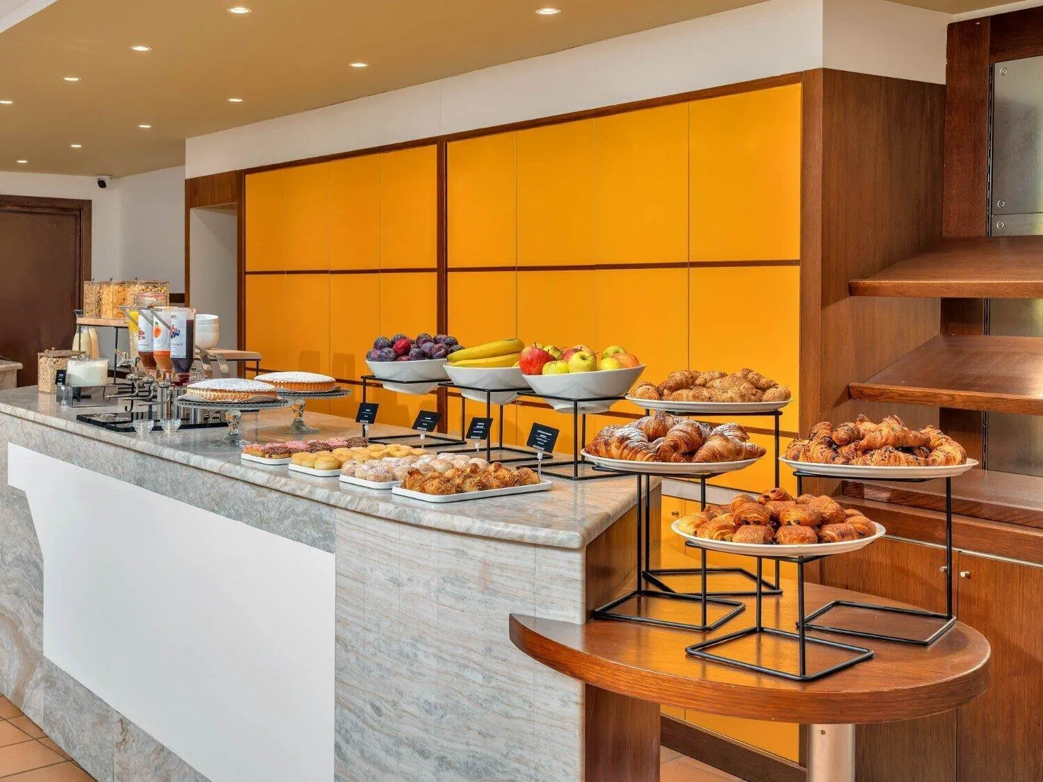 Restaurant/places to eat in B&B HOTEL Alba