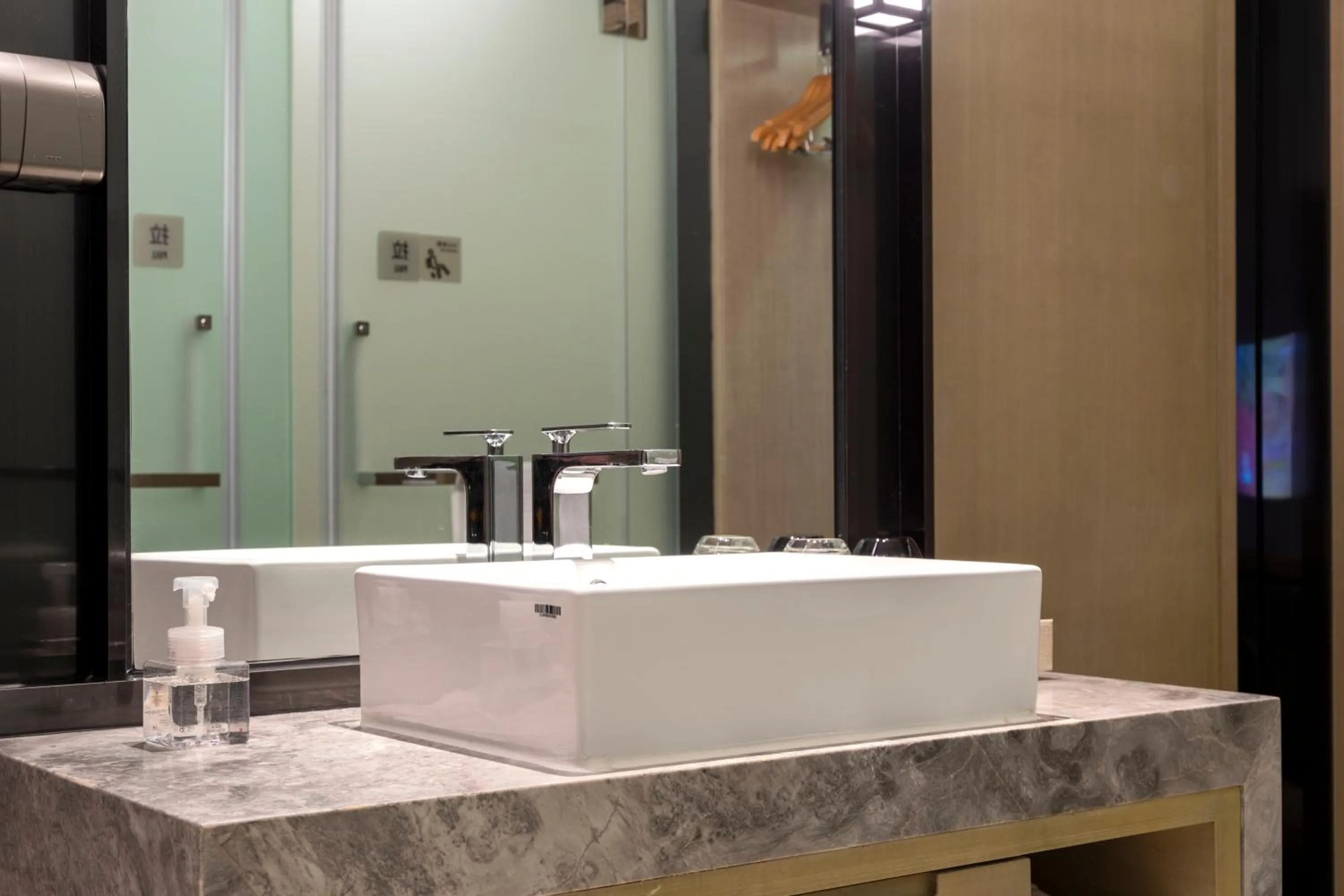 Echarm Hotel Wuhan Guanggu Biology City