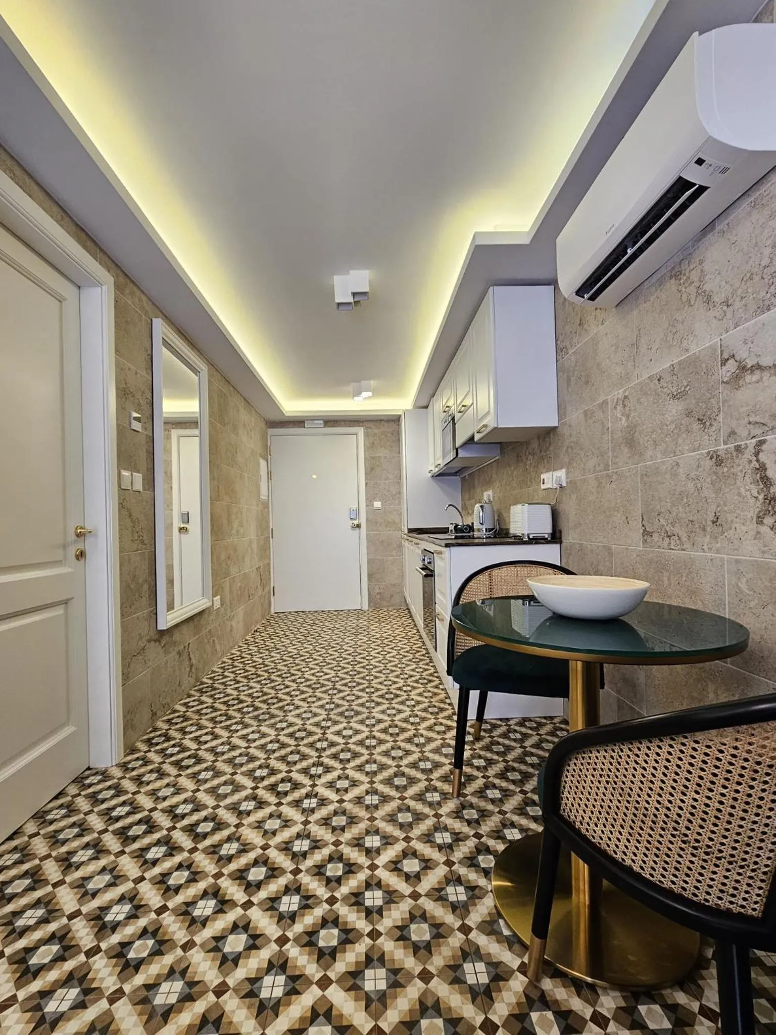 Coffee/tea facilities in Balcony Hotel