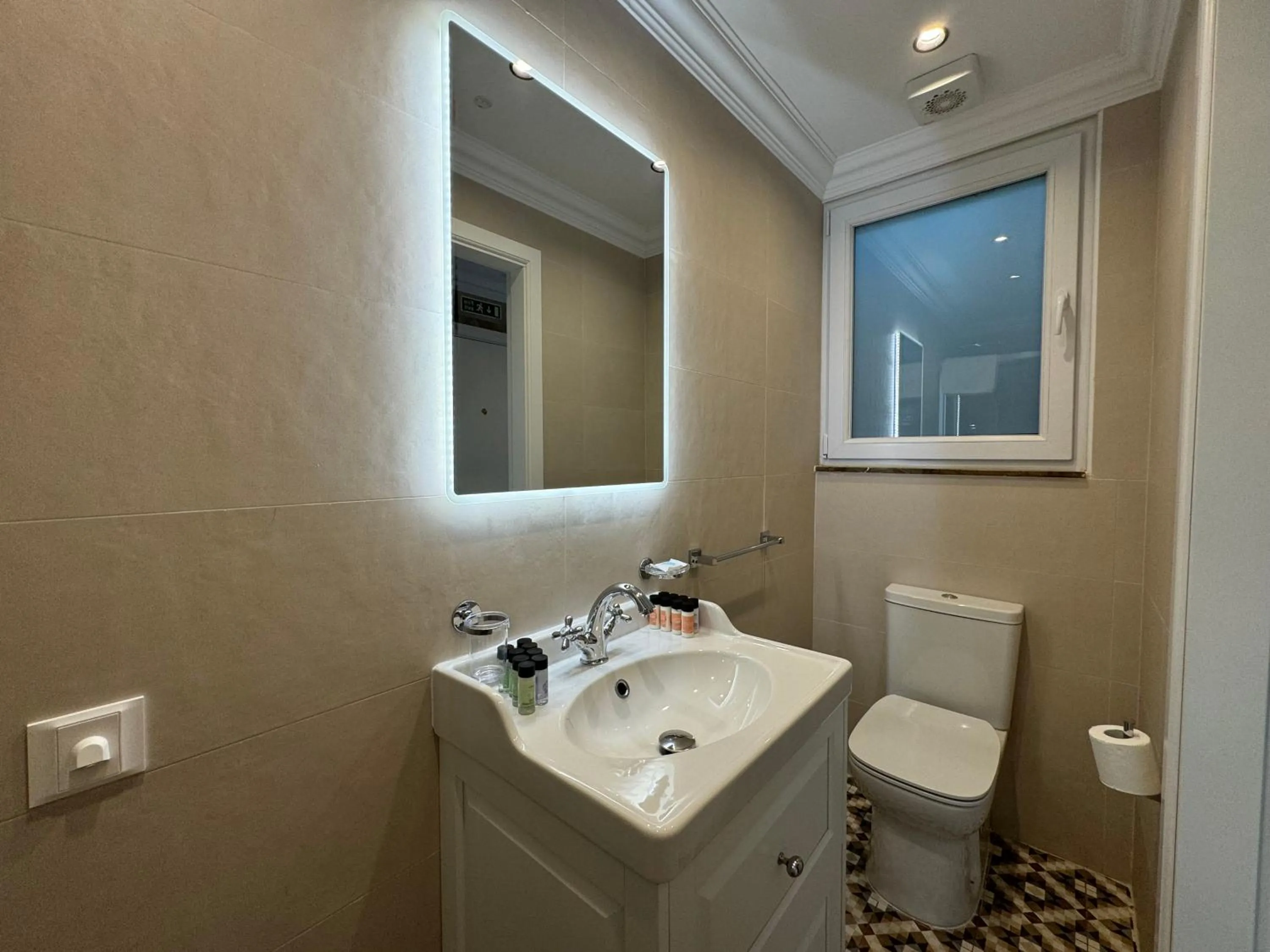 Toilet in Balcony Hotel