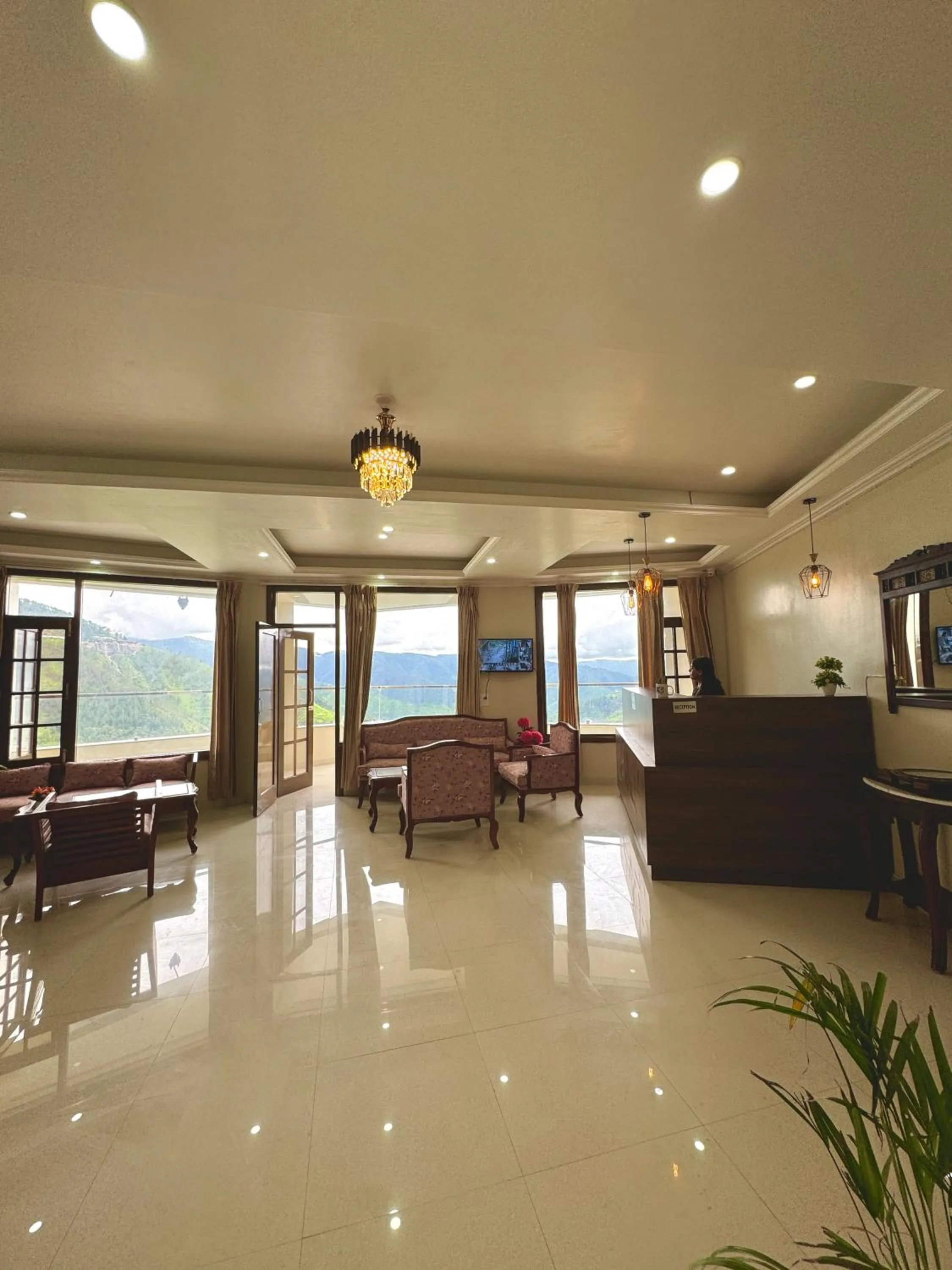 Lobby or reception in Hydrangea Heights by PTW Hotels