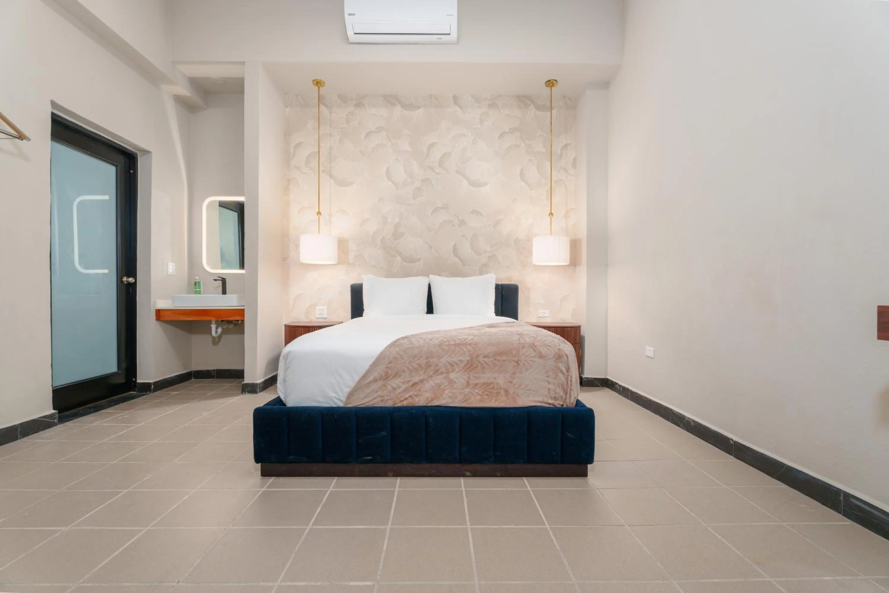 Bedroom, Bed in The Oliver Hotel