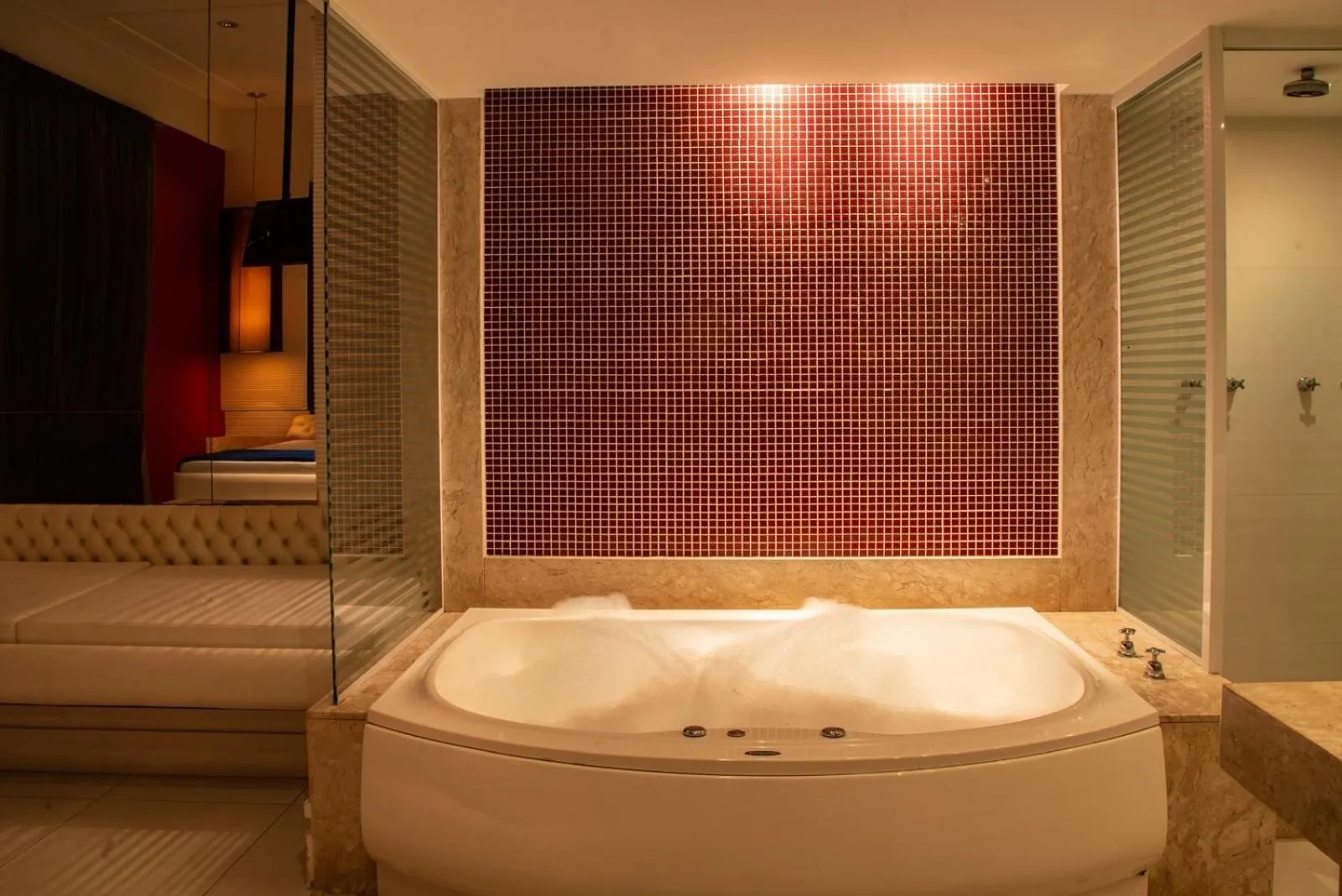 Hot Tub in Hotel Villa Reggia