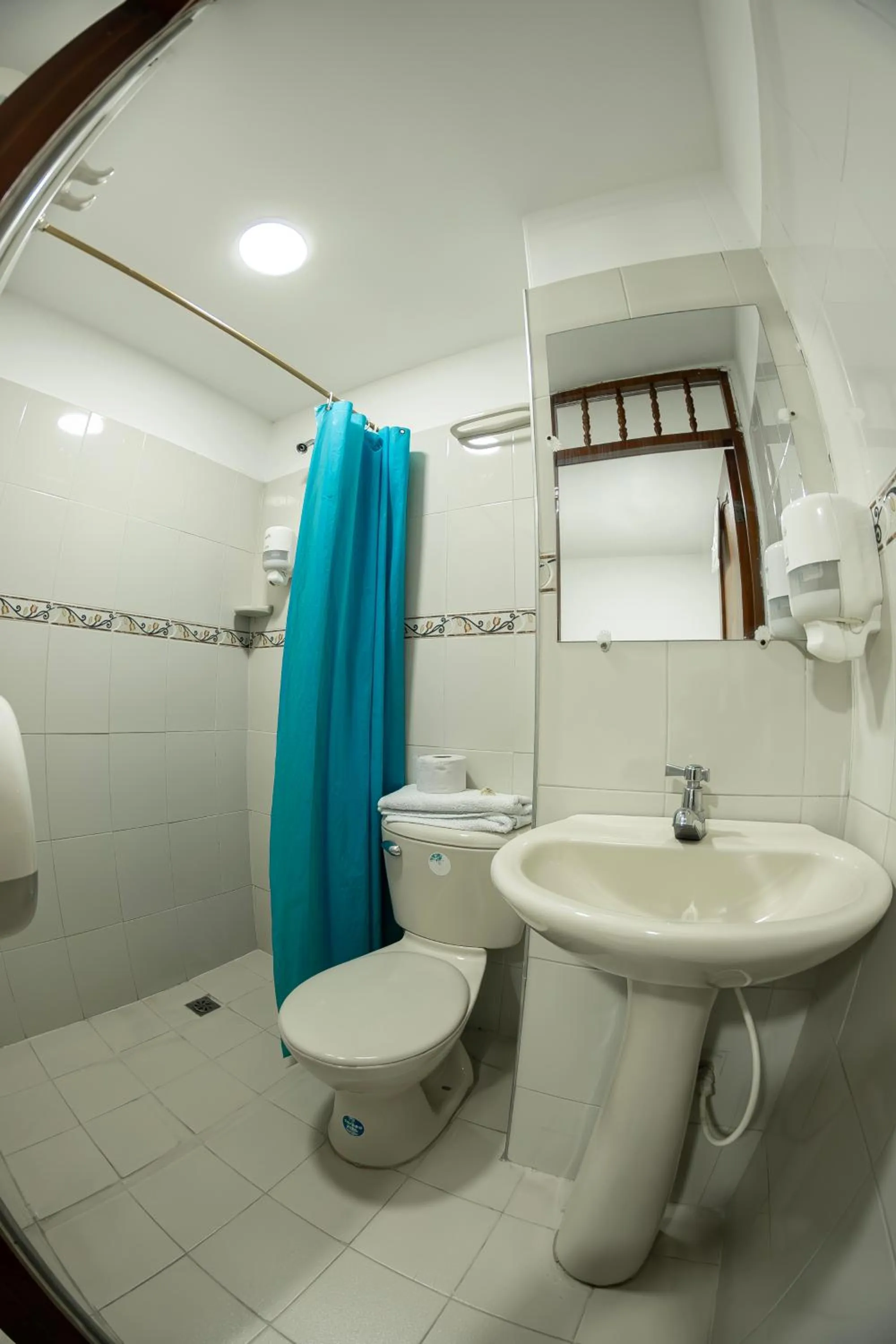 Toilet in Hotel Santander Plaza