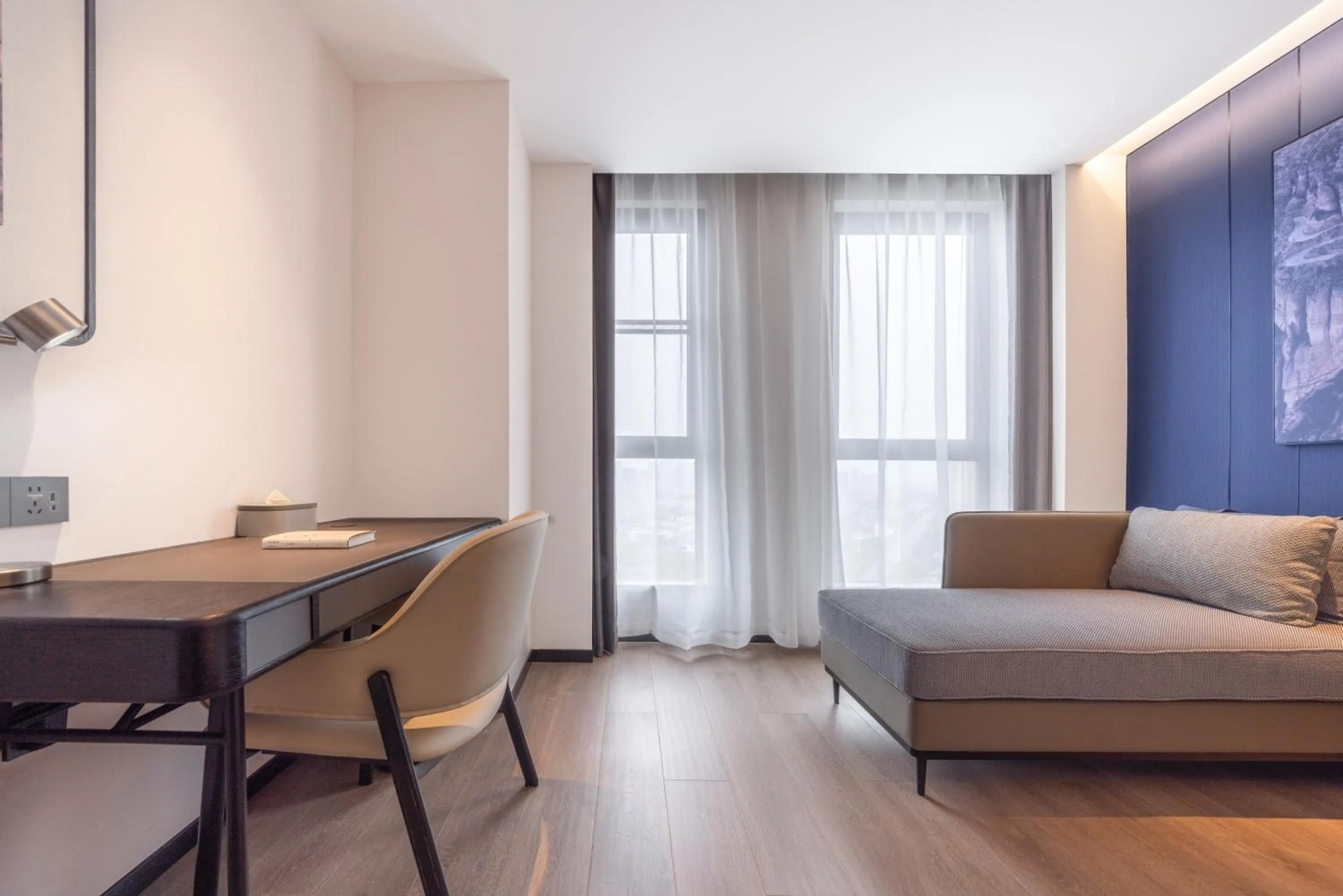 Atour Hotel Yangchun Lake Wuhan High Speed Rail Station