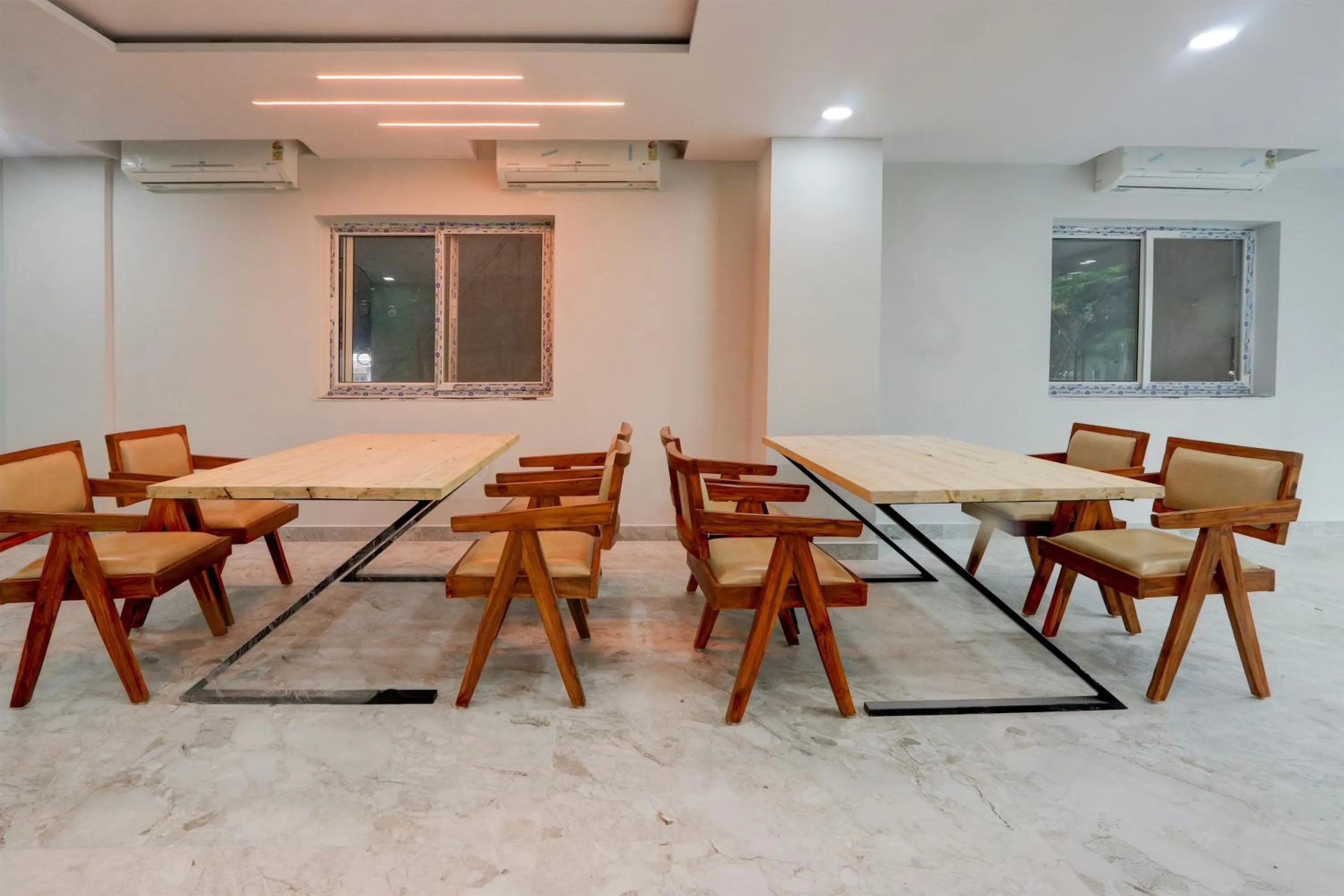 Restaurant/places to eat in Super Hotel O RELAX INN