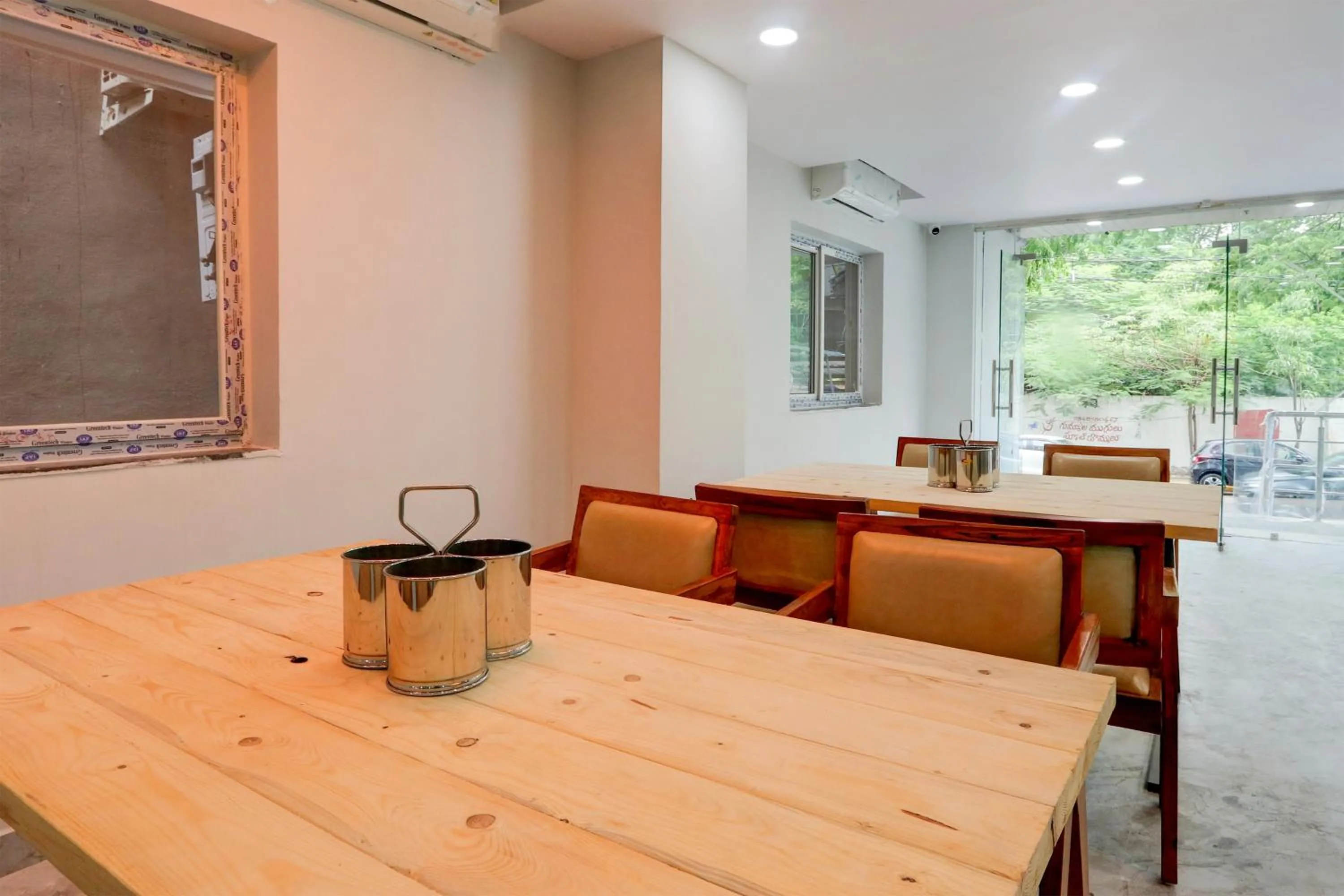 Restaurant/places to eat in Super Hotel O RELAX INN