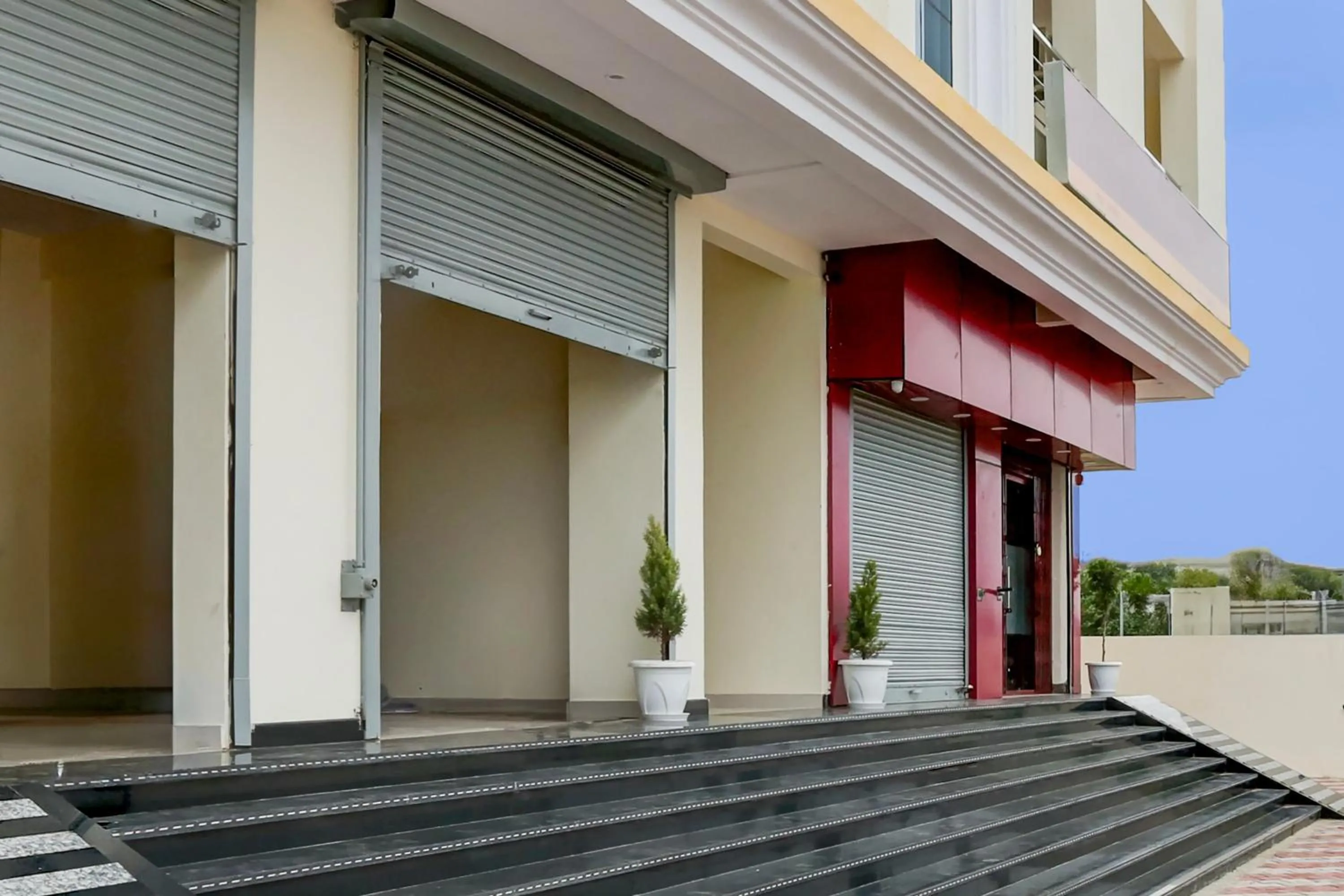 Facade/entrance in Hotel O BGM