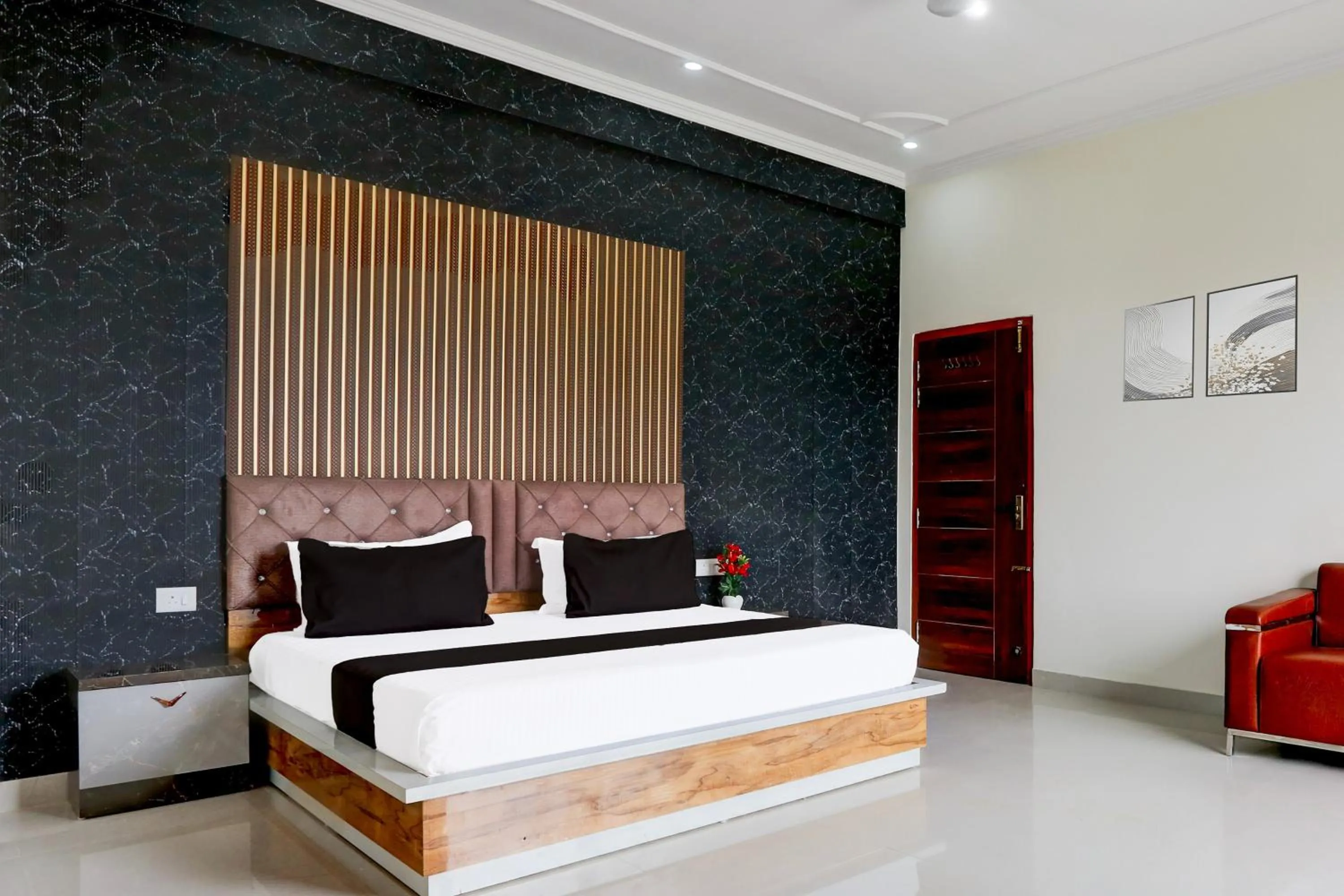 Bedroom, Bed in Hotel O BGM