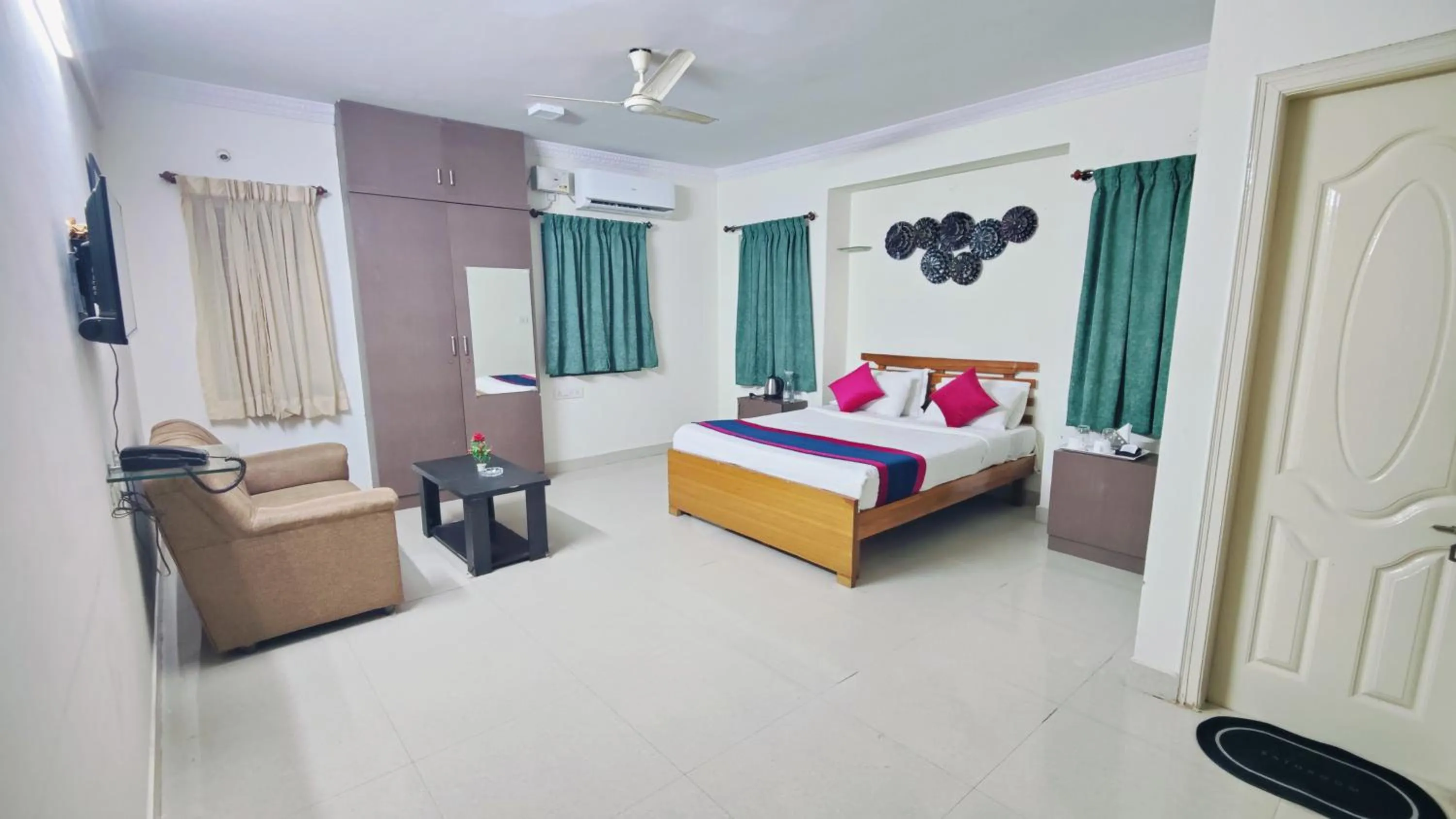 Bed in Mann Pasand Inn Feel the Luxury