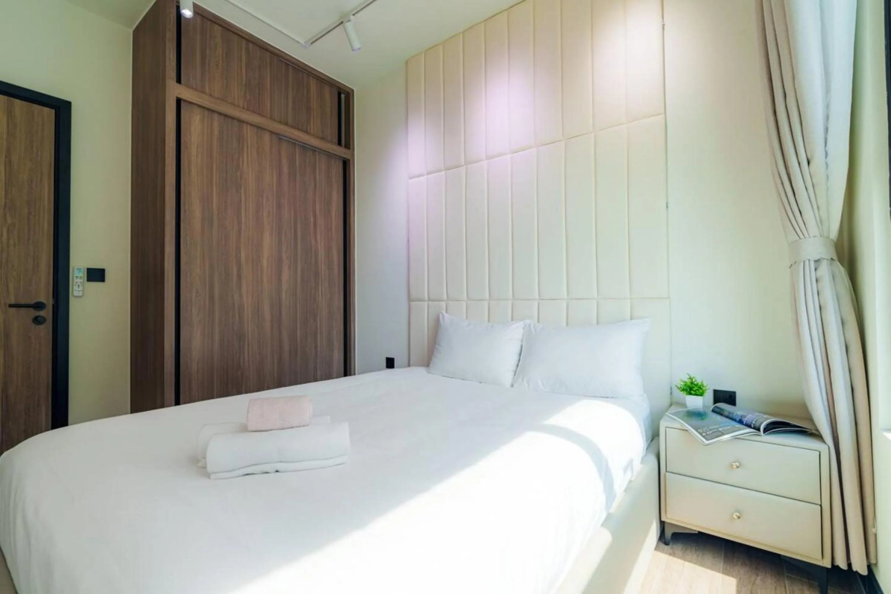 Bed in Imperial De La SoL District 4