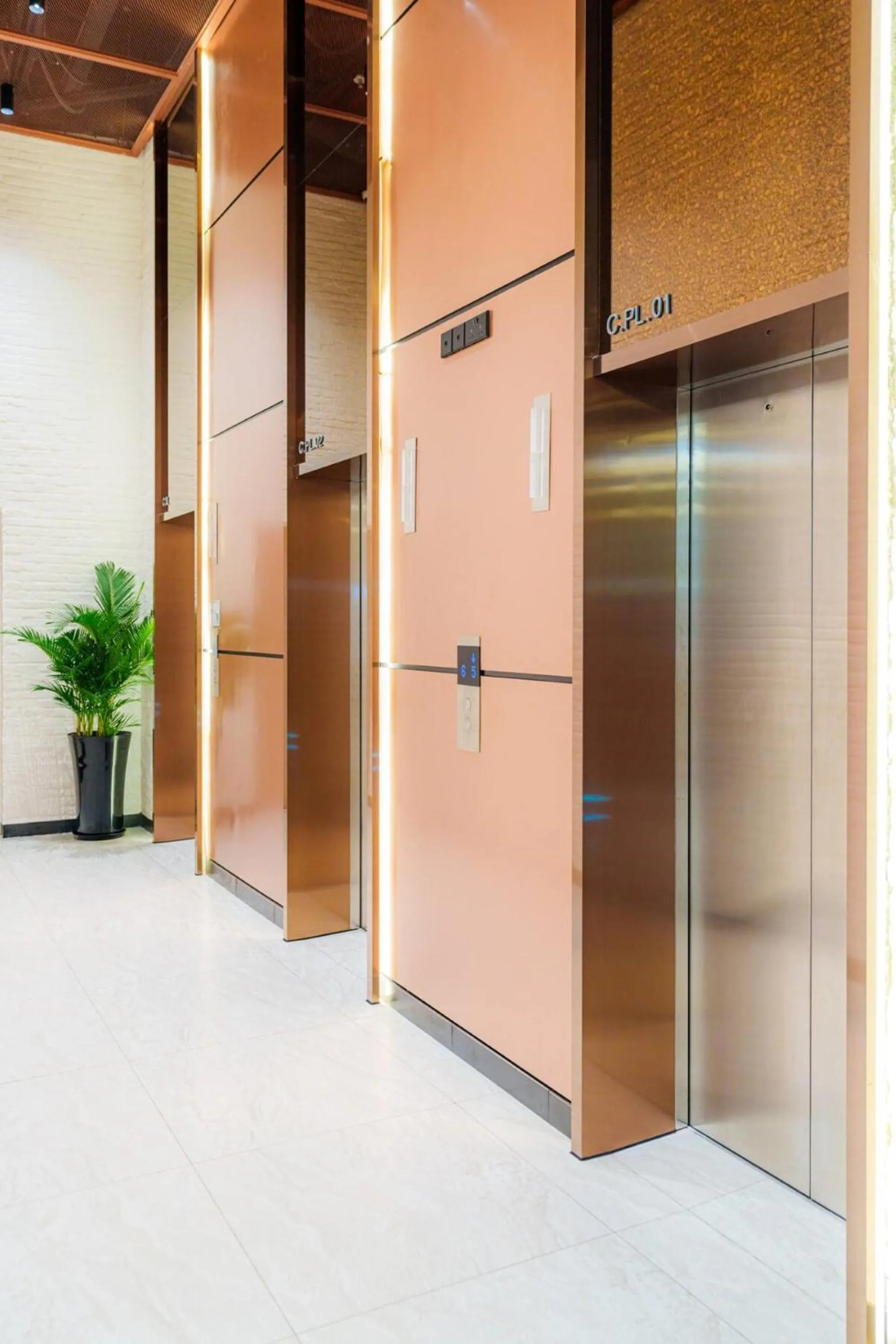 elevator in Imperial De La SoL District 4