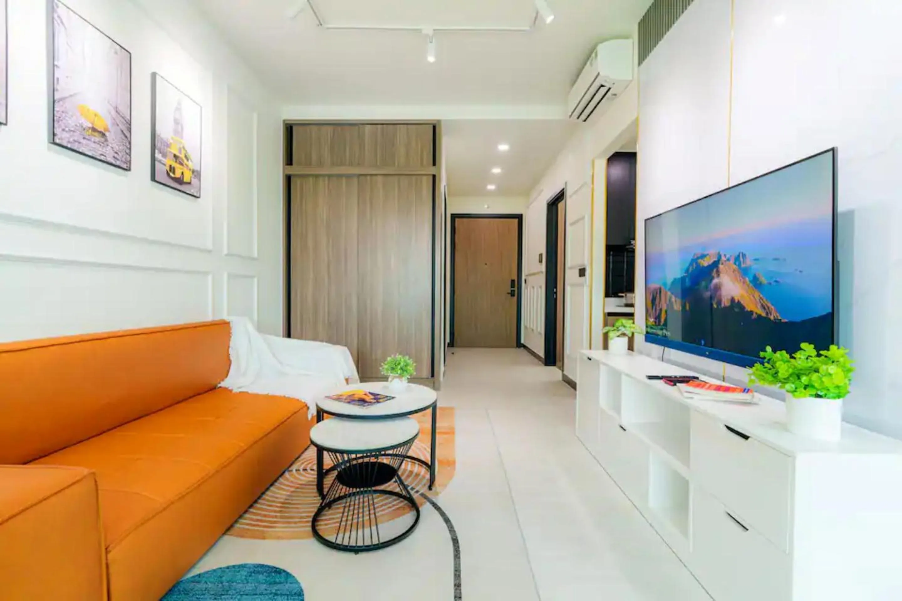 Communal lounge/ TV room in Imperial De La SoL District 4