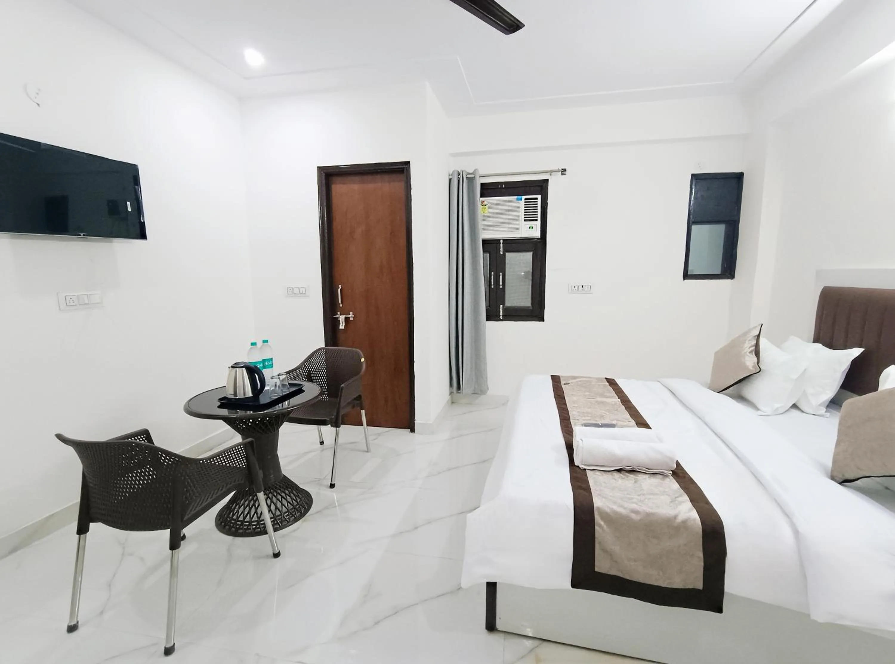 Bed in Hotel Krishna Tower