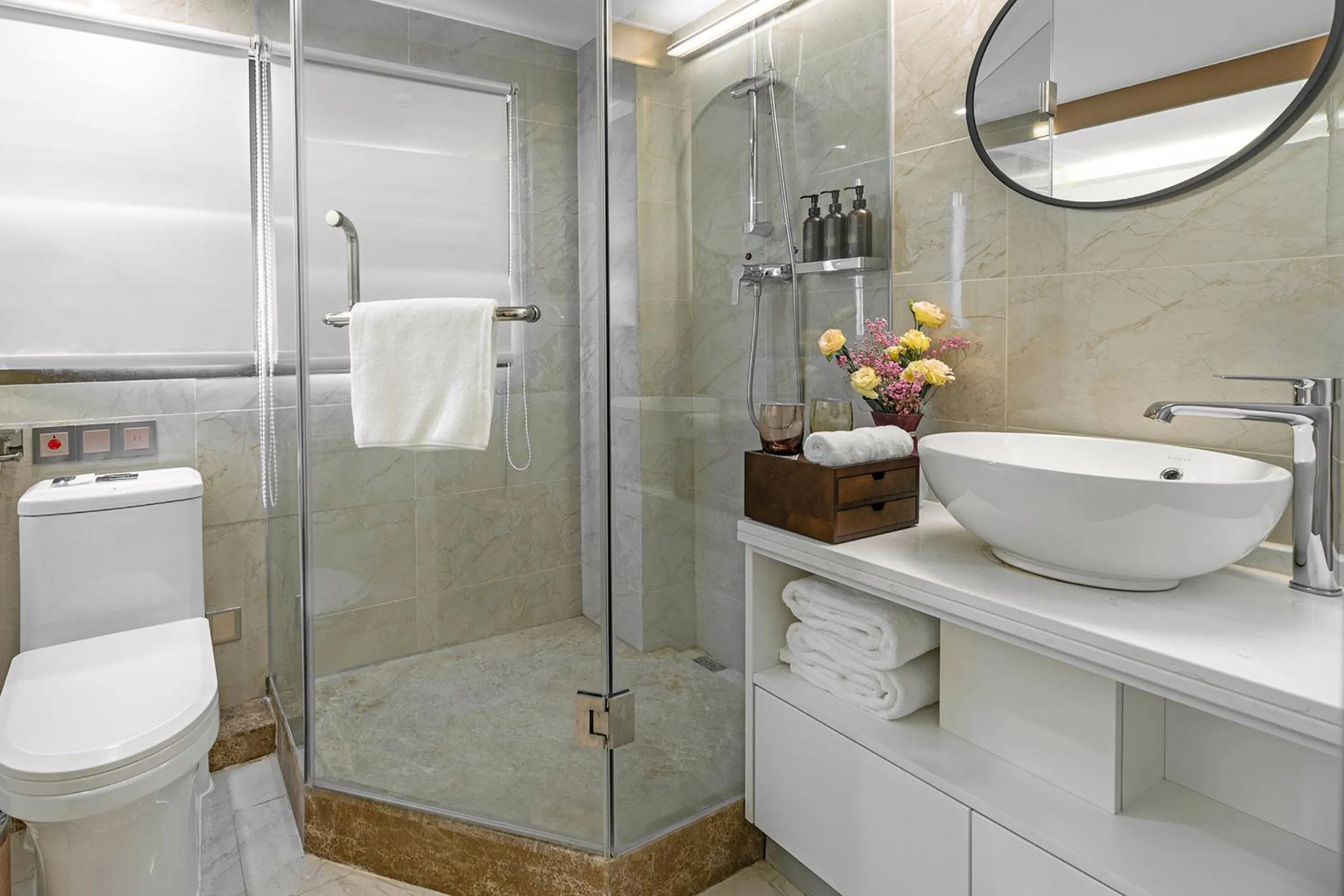 Shower in Mehood Lestie, Xiamen Zhongshan Road Pedestrian Street