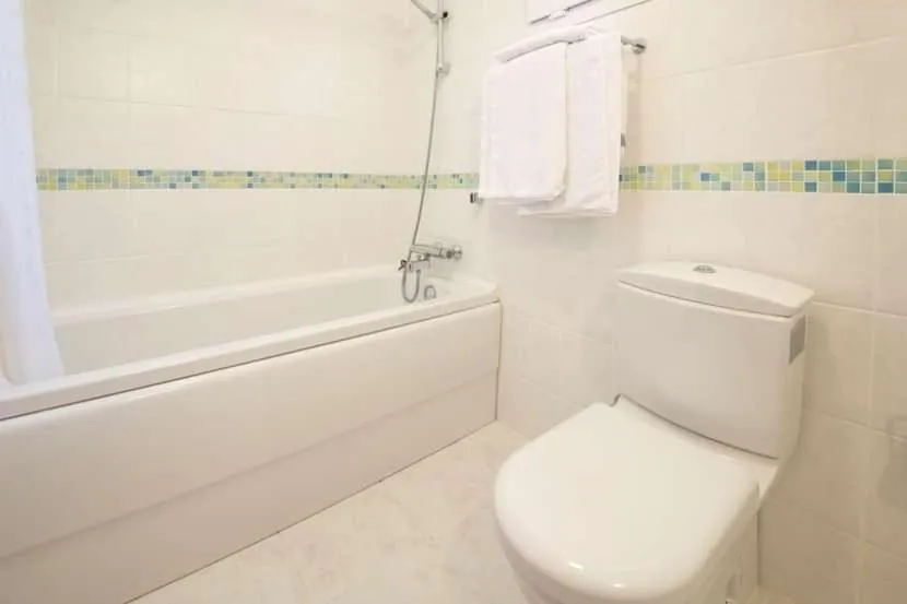 Toilet in Villa Esinti