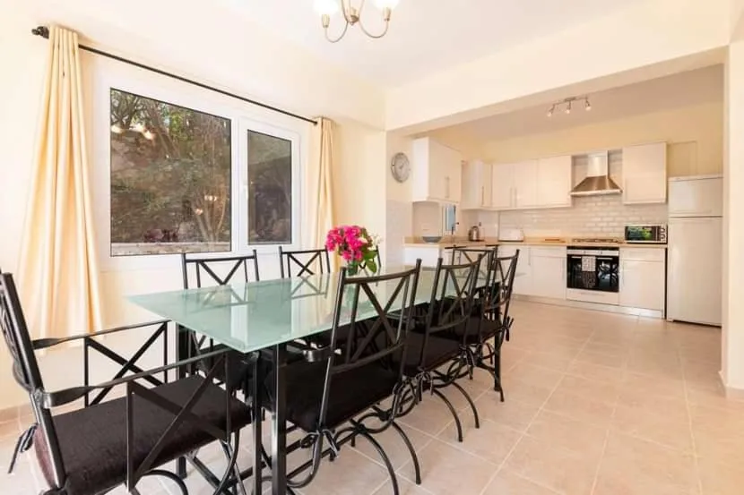 Dining area in Villa Esinti