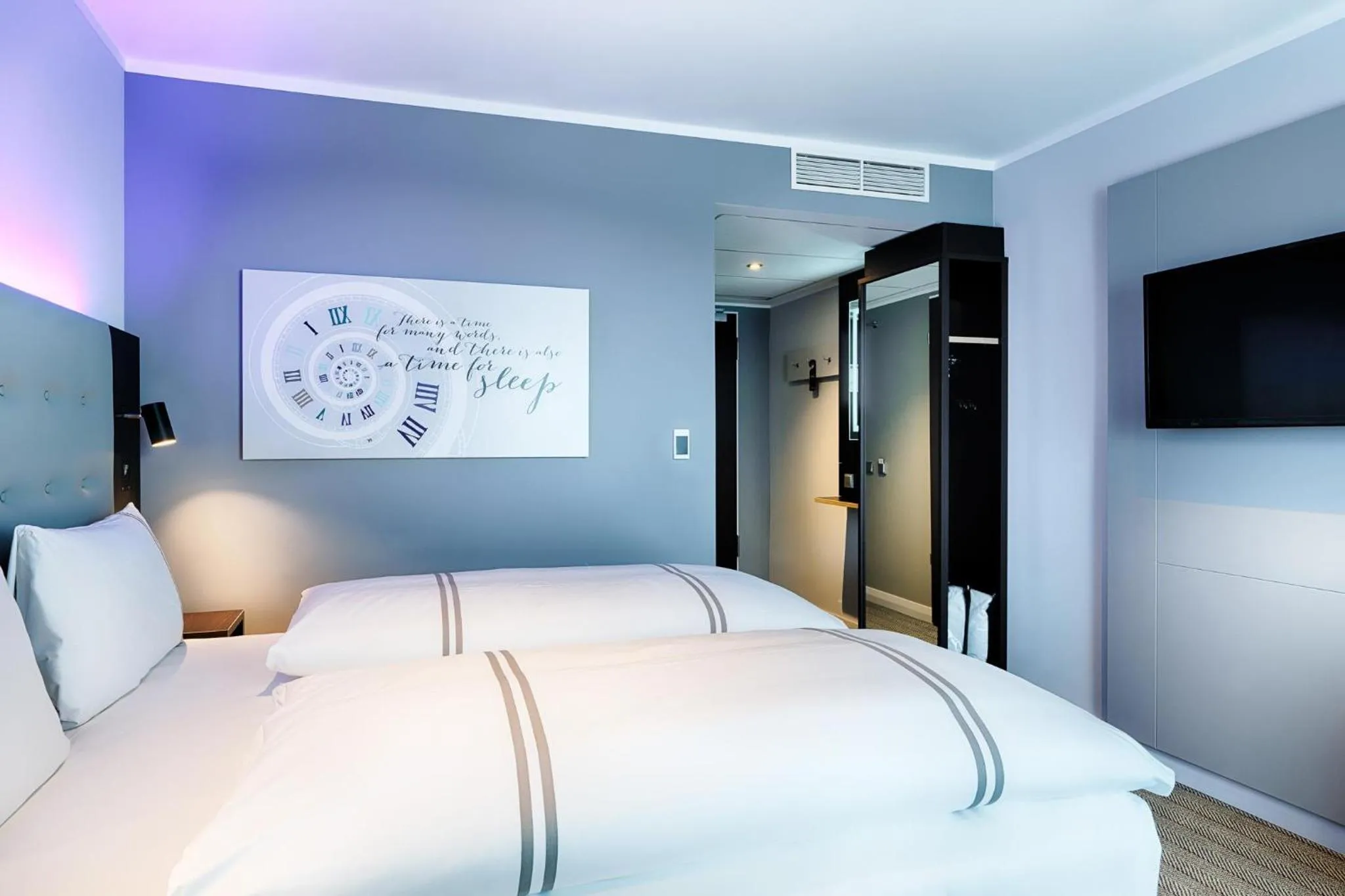 Bedroom, Bed in Premier Inn Lübeck City Centre