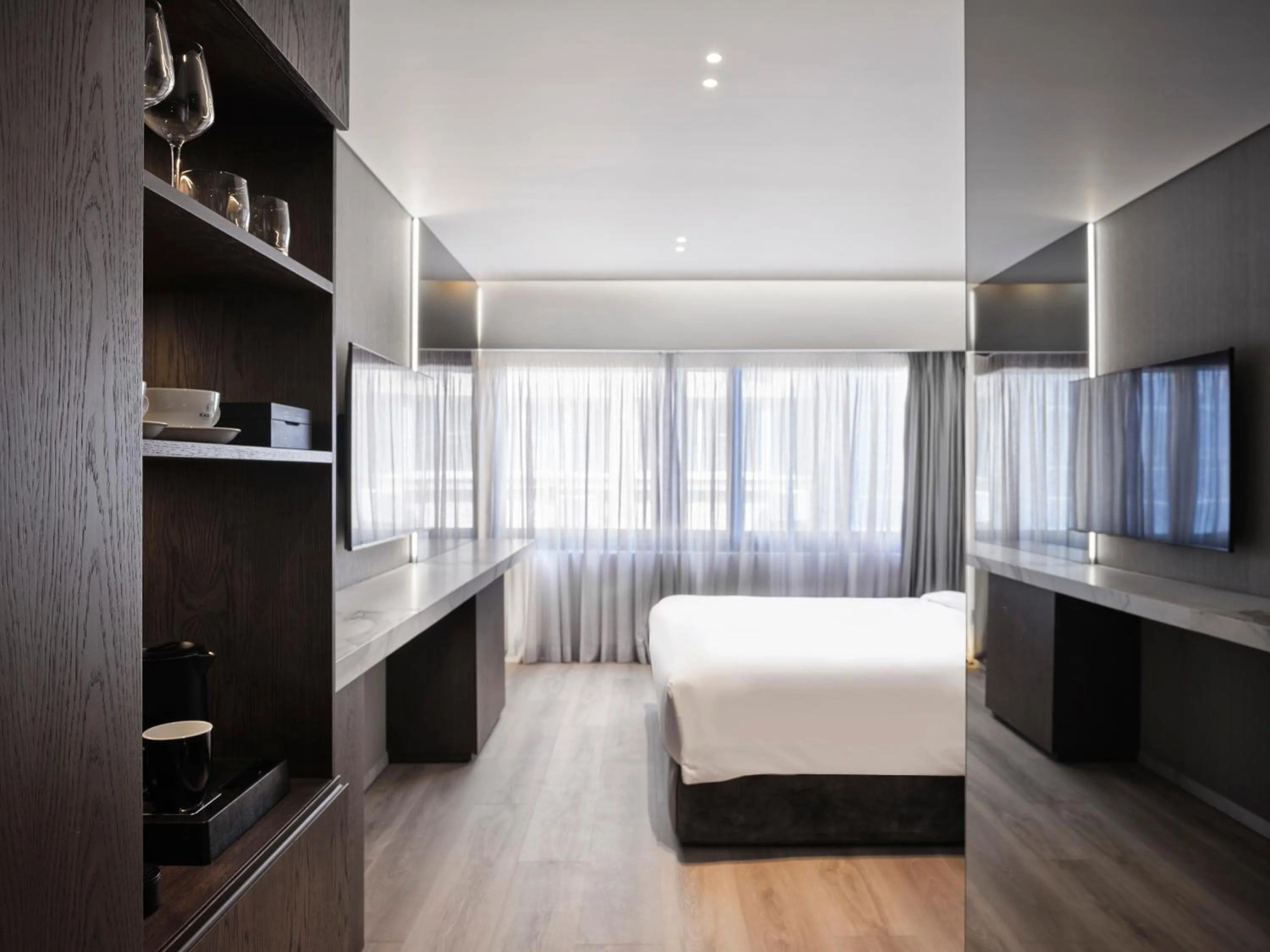 Photo of the whole room, Bed in Nur Edge Aparthotel - Acropolis Skyline