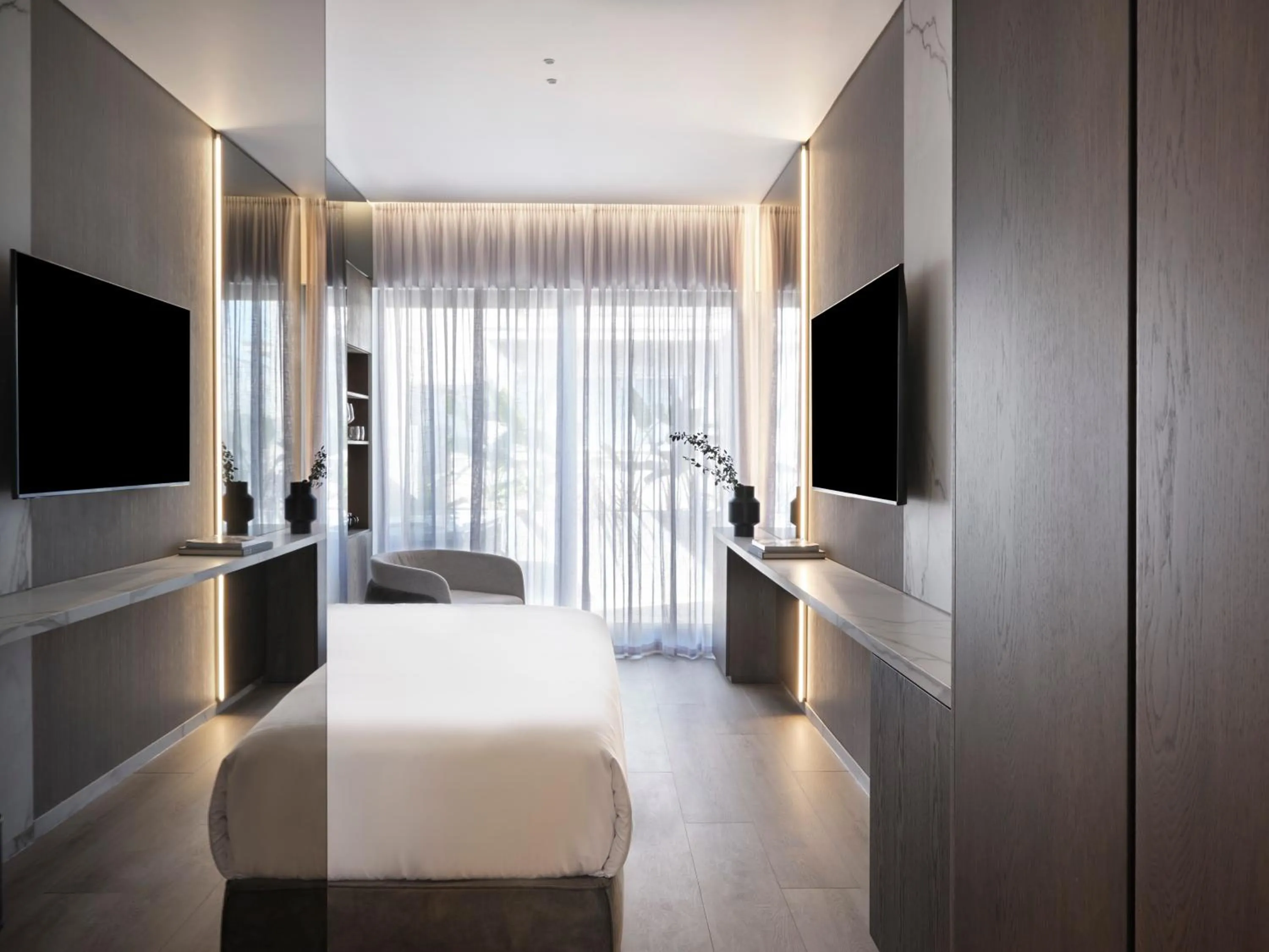 Photo of the whole room, Bed in Nur Edge Aparthotel - Acropolis Skyline
