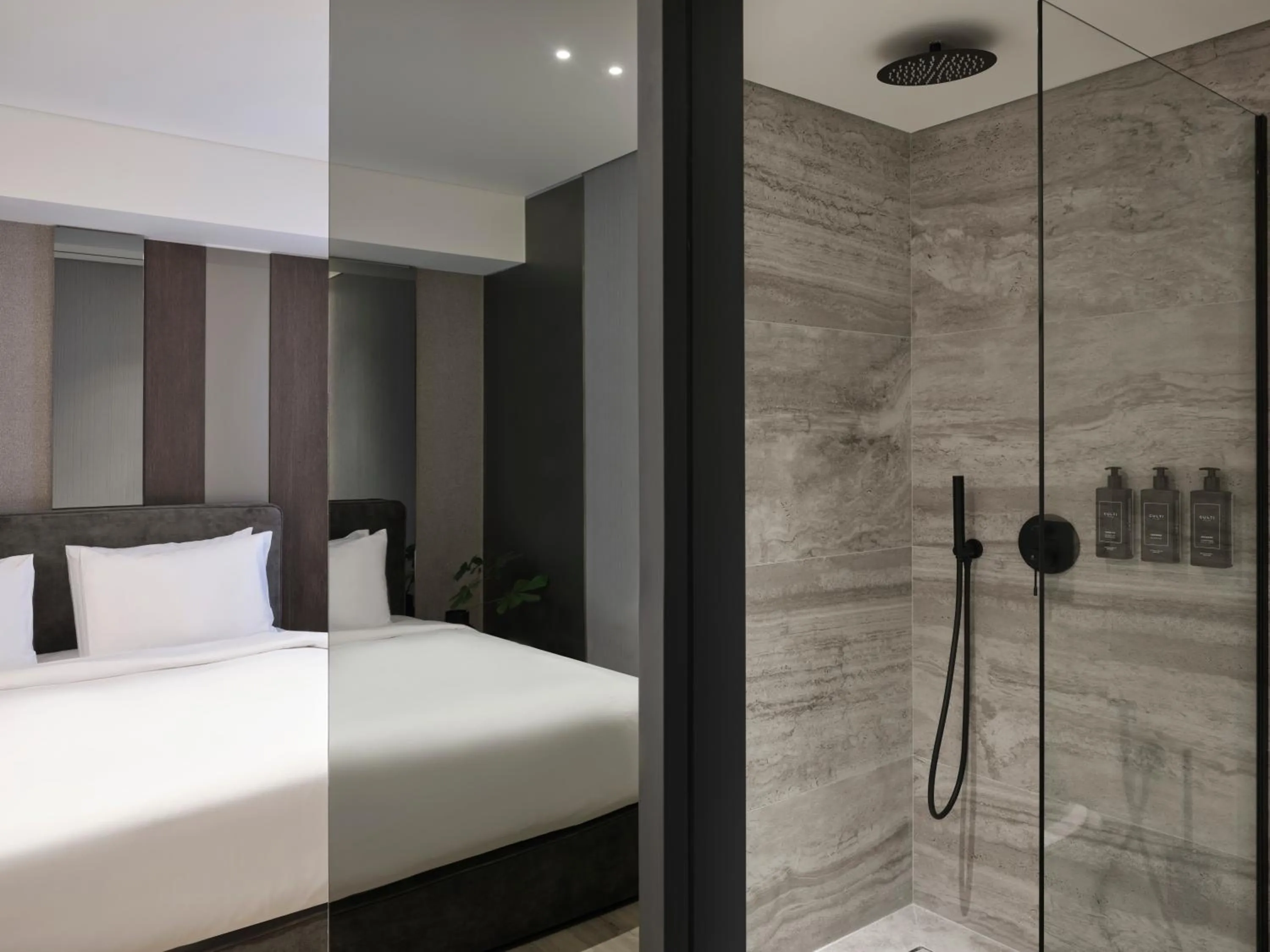 Shower, Bed in Nur Edge Aparthotel - Acropolis Skyline