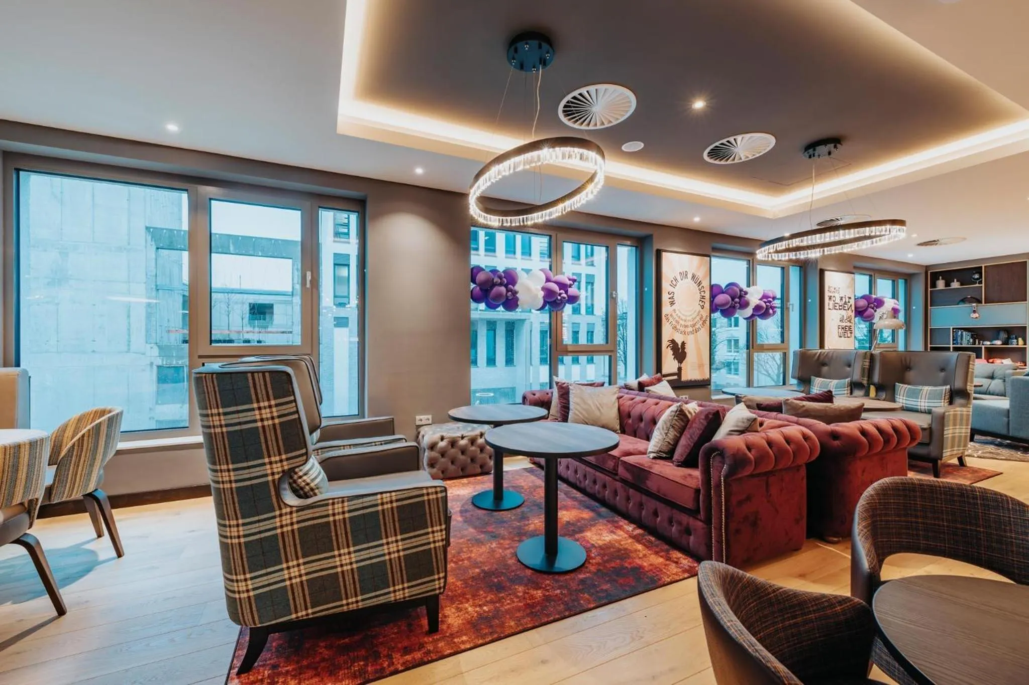 Lobby or reception in Premier Inn Rosenheim City Lokhöfe