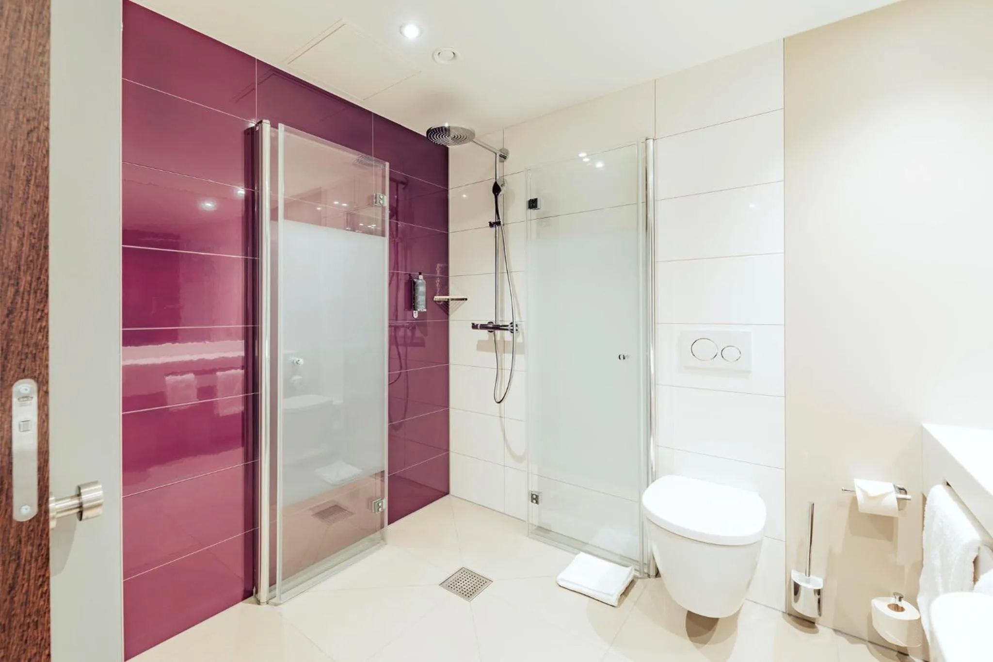 Bathroom in Premier Inn Rosenheim City Lokhöfe