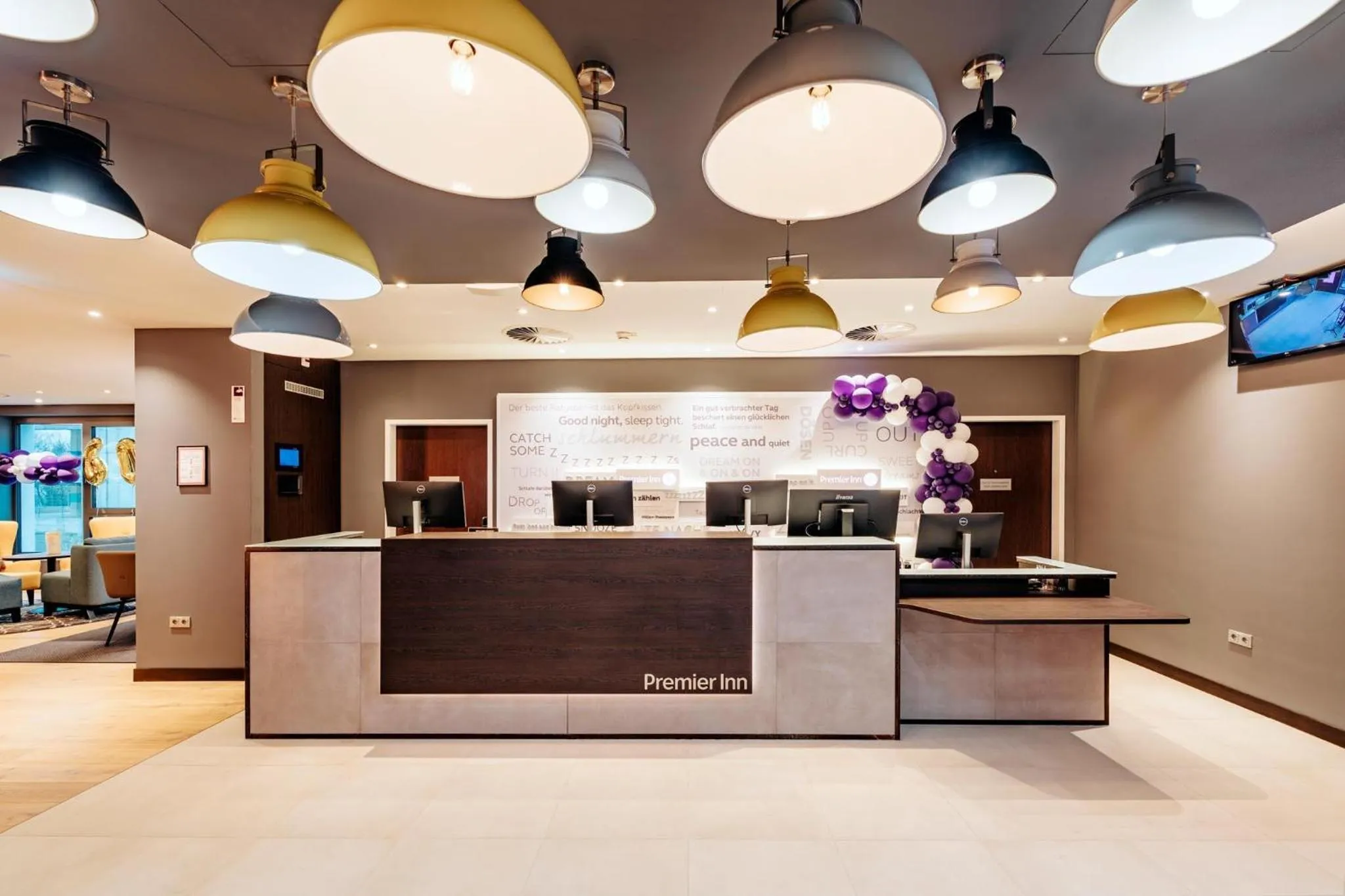 Lobby or reception in Premier Inn Rosenheim City Lokhöfe