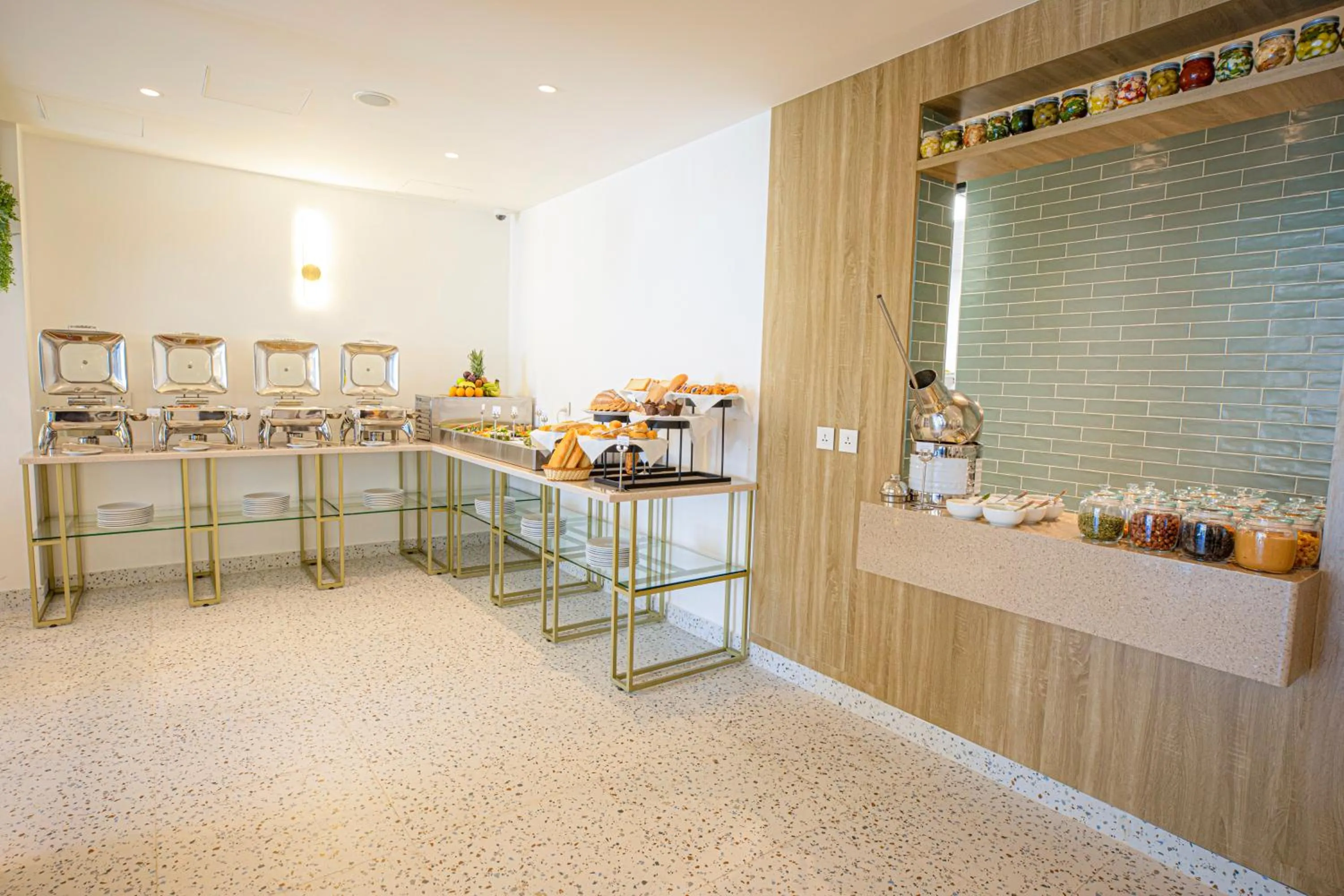 Restaurant/places to eat in Golden Tulip Amman