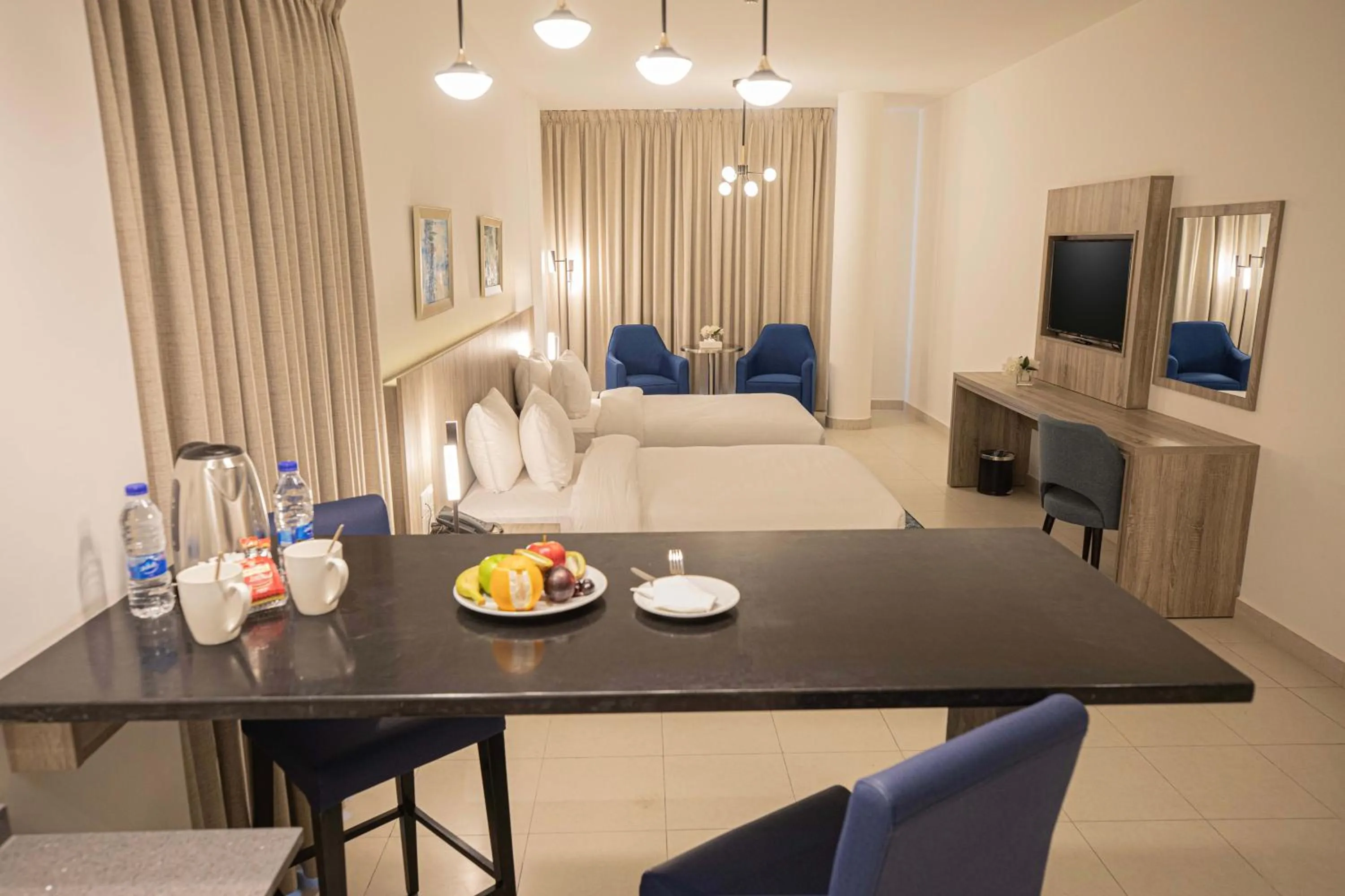 Coffee/tea facilities, Bed in Golden Tulip Amman