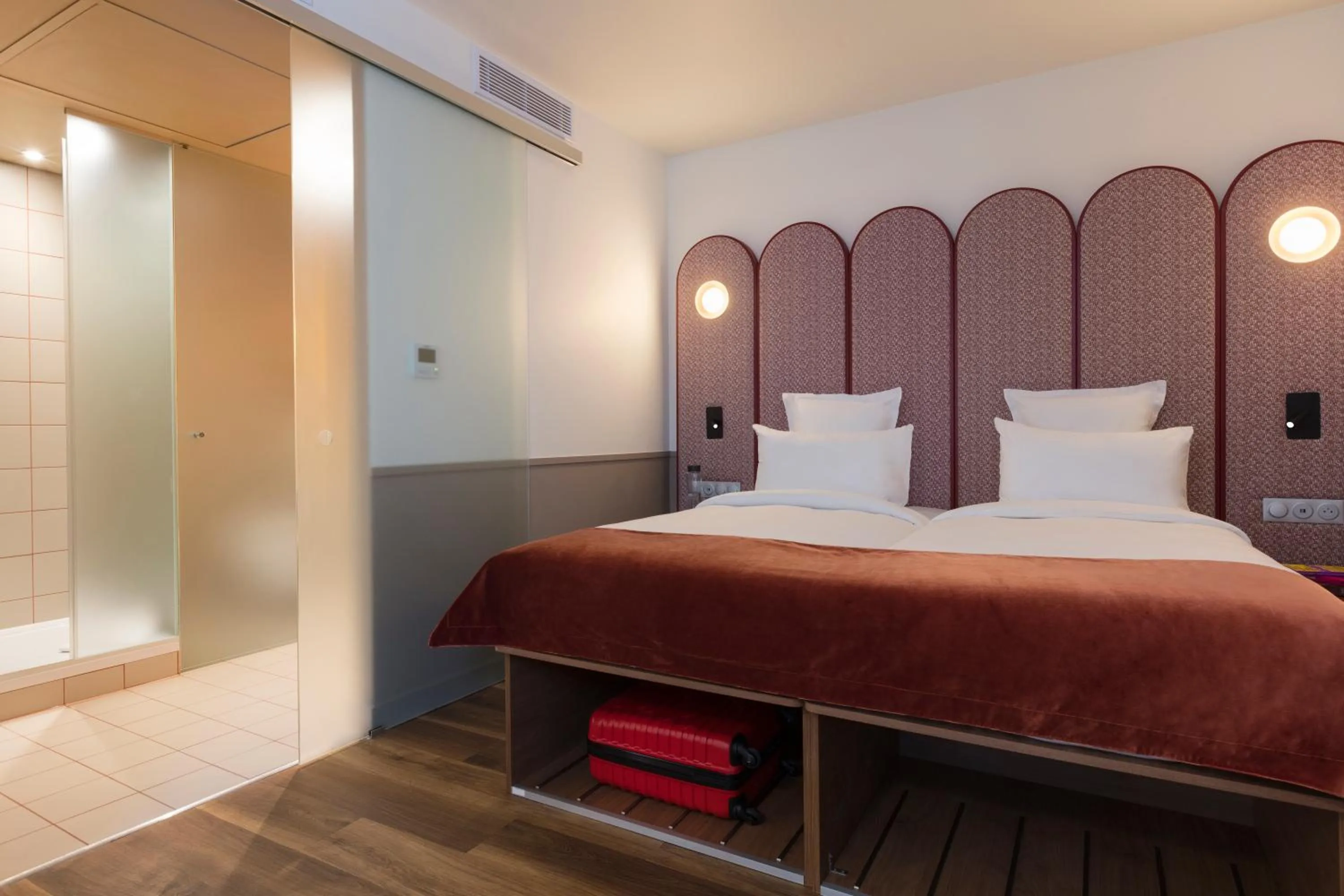 Bedroom, Bed in lyf Gambetta Paris