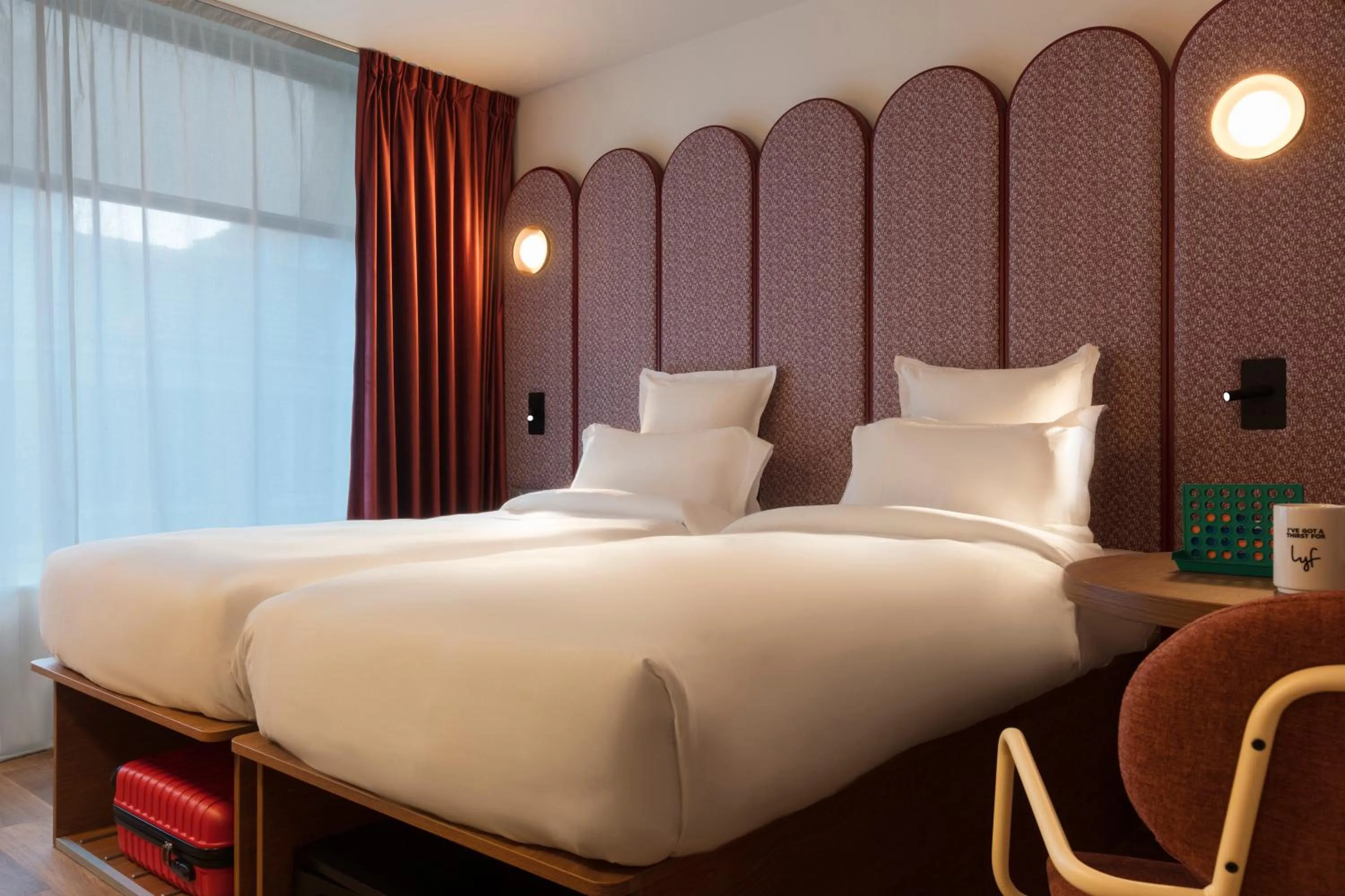 Bed in lyf Gambetta Paris