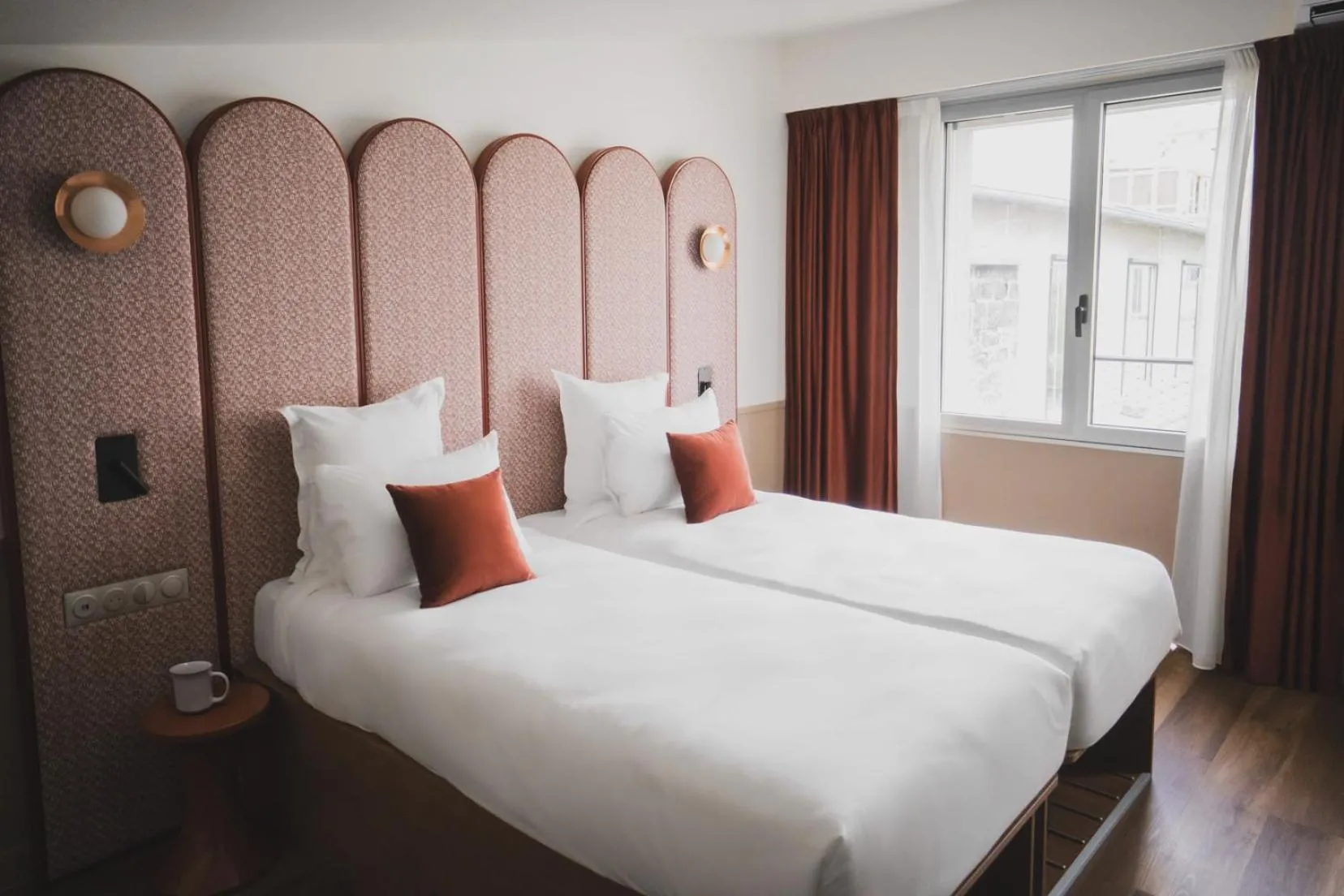 Bed in lyf Gambetta Paris