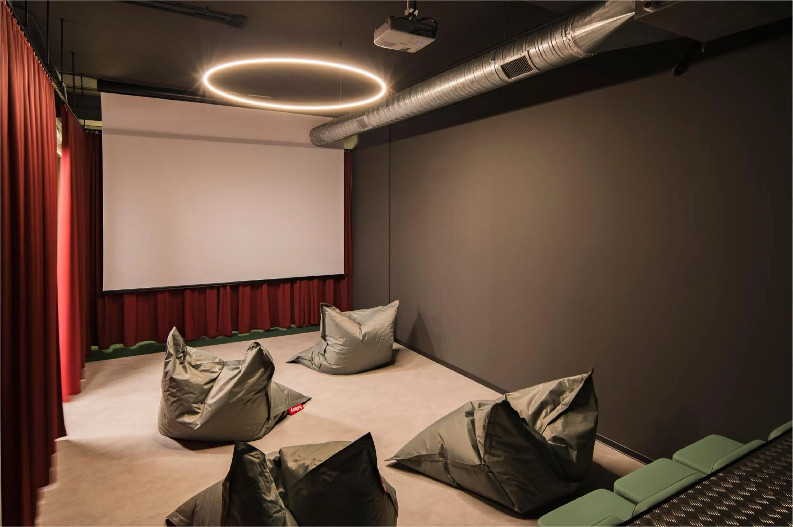 Communal lounge/ TV room, Bed in CX Trieste Giulia